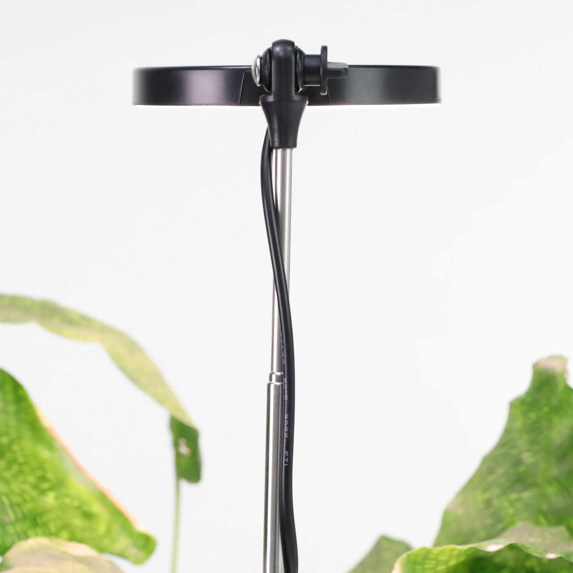 28" Adjustable LED Plant Light - Image 16