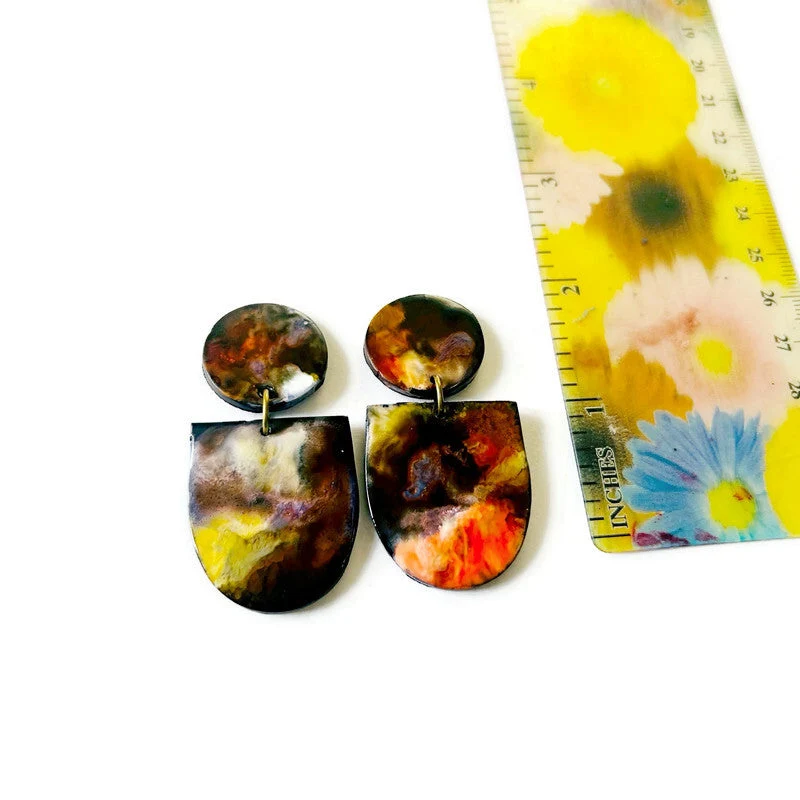 Abstract Statement Necklace with U Shaped Design - Image 8