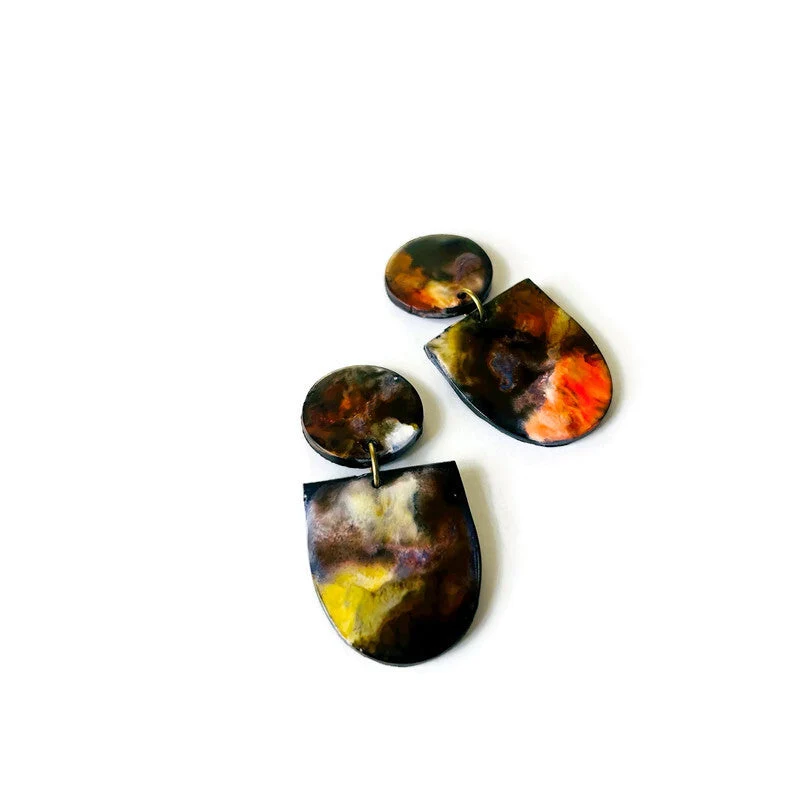 Abstract Statement Necklace with U Shaped Design - Image 9