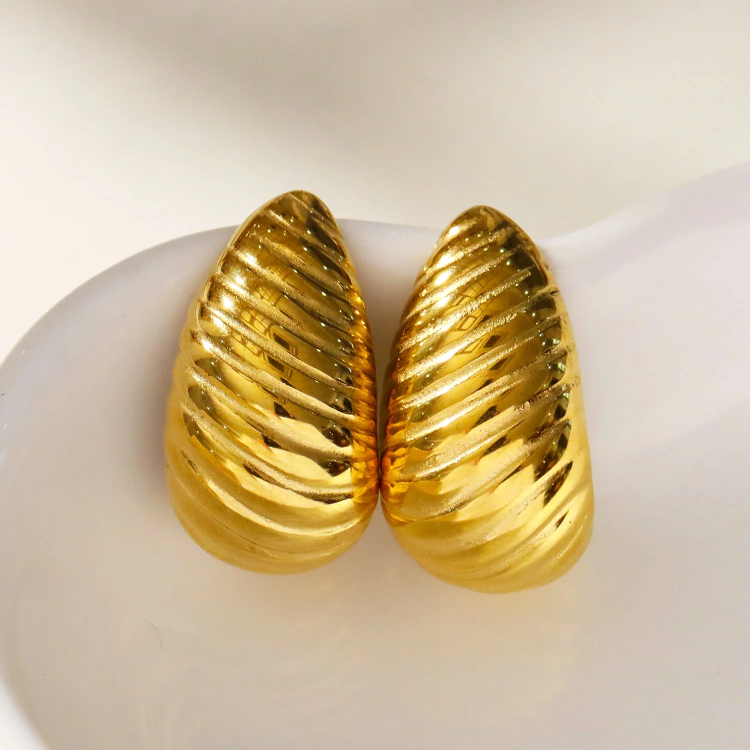 ADIRANA: Teardrop Beauty - Textured Lines Stud Earrings - Image 6