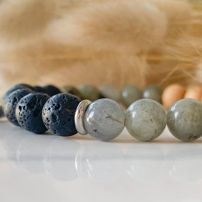 AILIS | Bracelet en labradorite, pierres de lave noire, bois de cèdre et acier inoxydable - Image 4