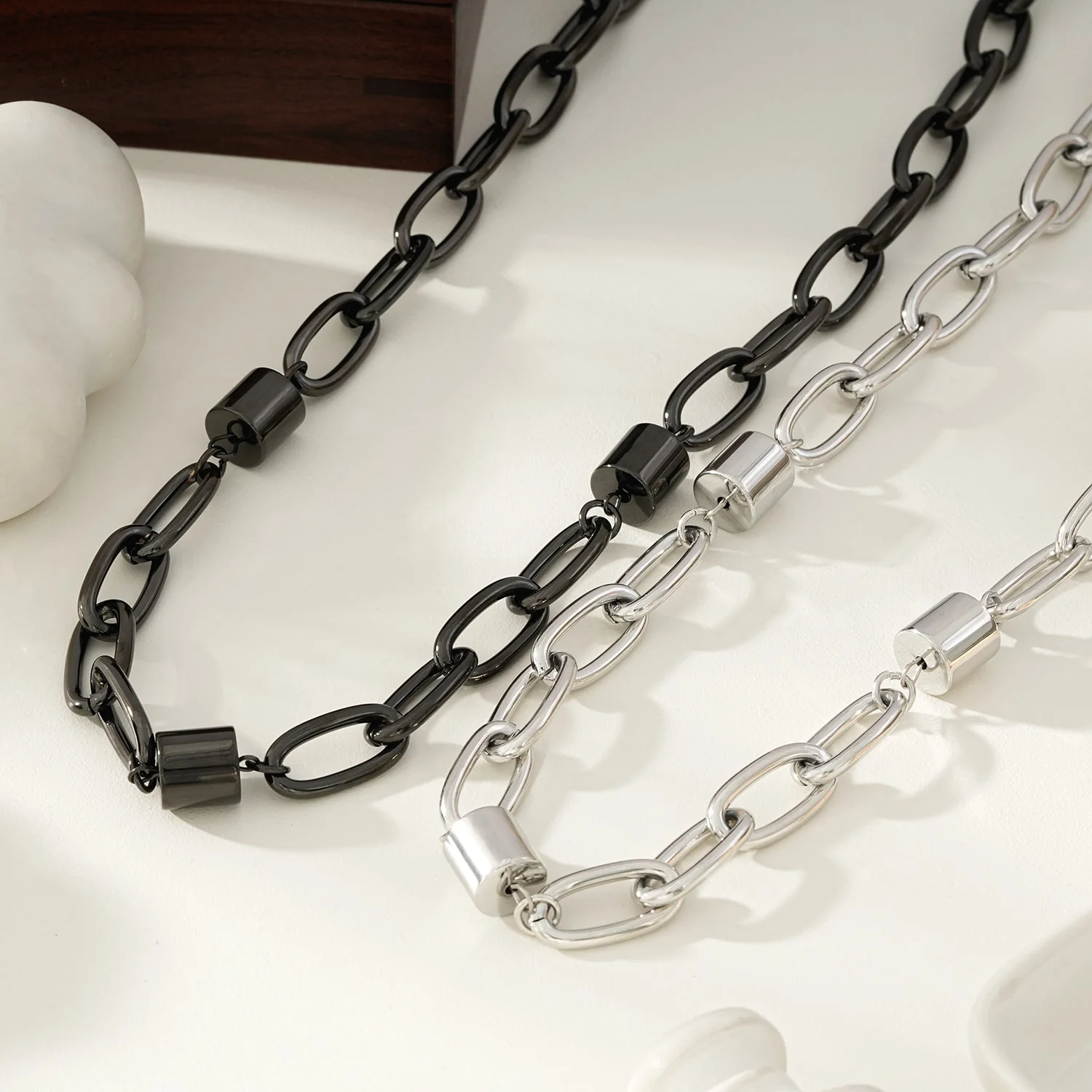 AKELLO BLACK: Black Carbon Power Chain - Image 7