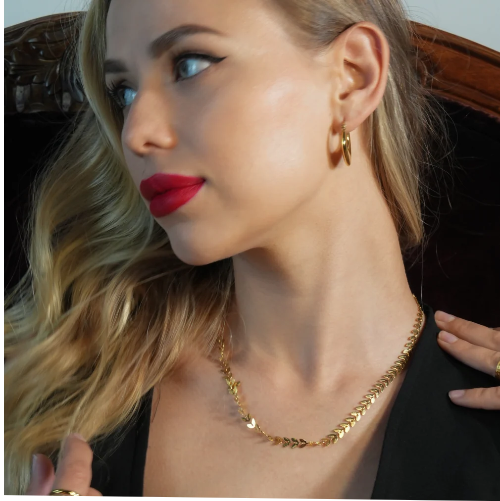 ALALA Gold: Botanical Beauty Embossed Leaf Necklace - Image 4