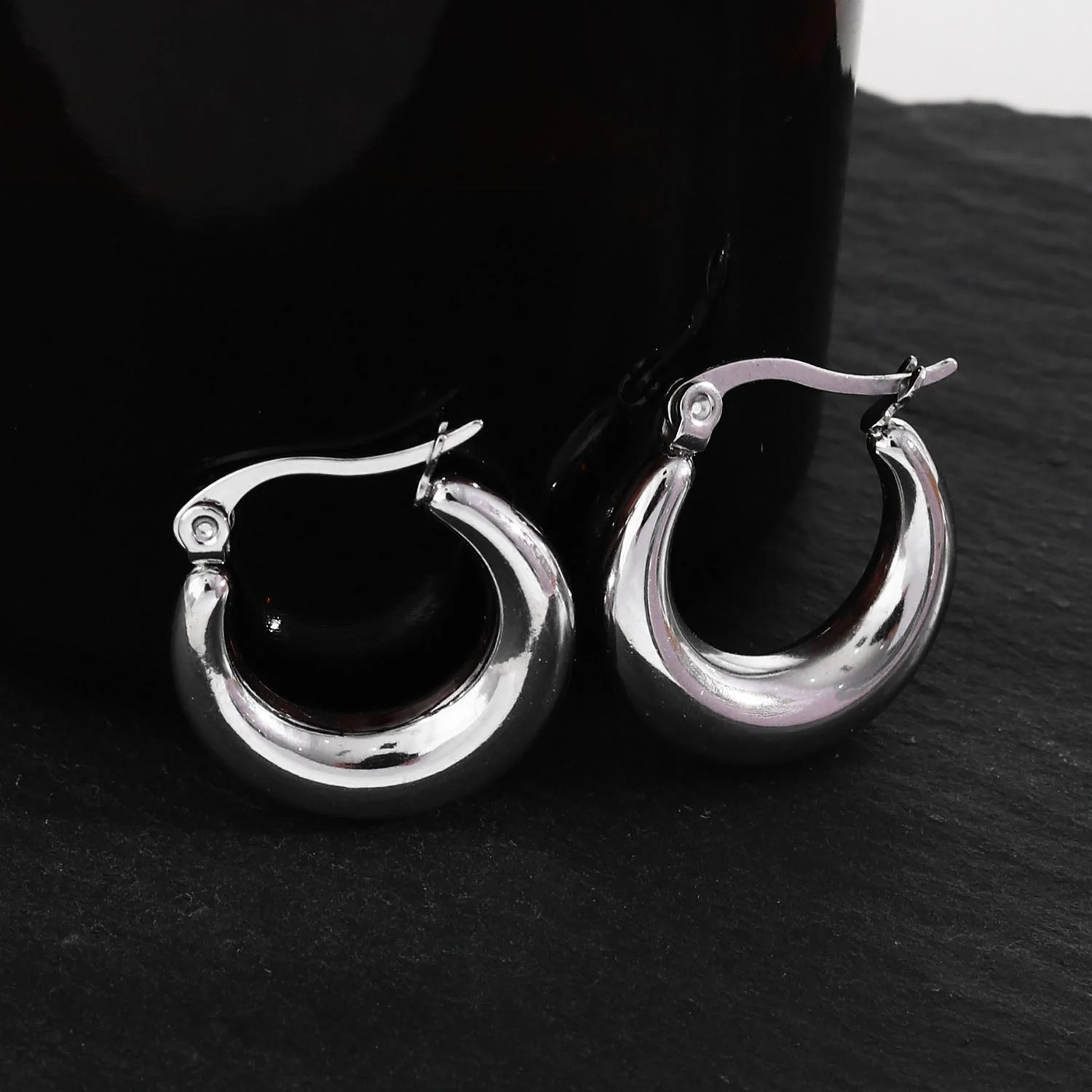 AMBER-MESSINA Chunky Hoop Silver Earrings - Image 4