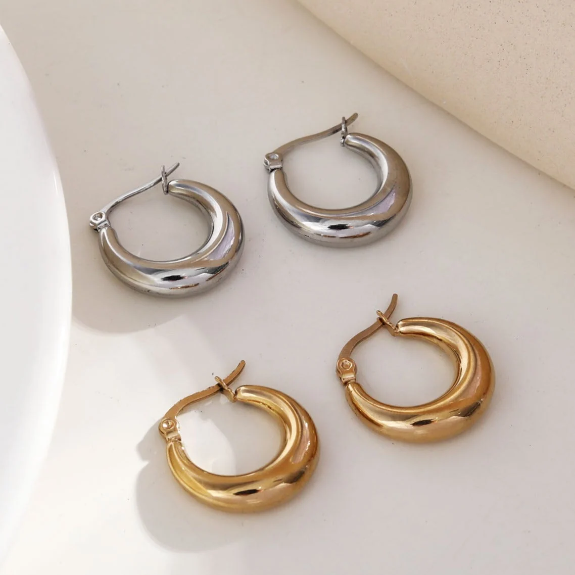 AMBER-MESSINA Chunky Hoop Silver Earrings - Image 5