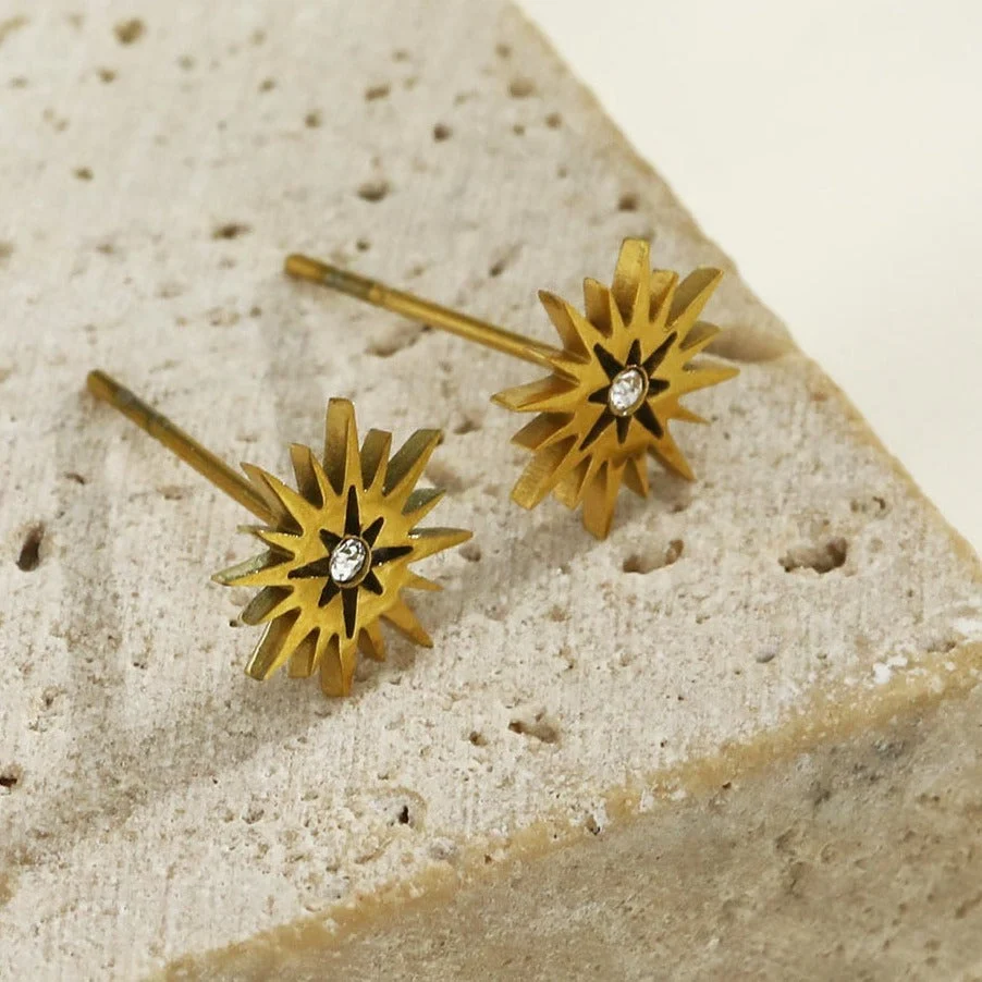 AMNISTY: 'Brilliant Star' Zirconia Stud Earrings Gold - Image 6