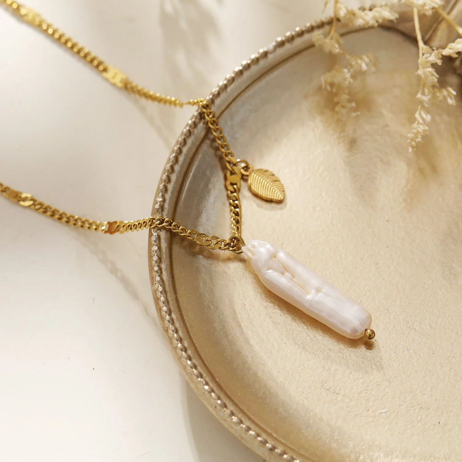 ANNECY: Nature Inspired Chic Chain Necklace Enhanced with Baroque Pearl and Leaf Charm - Image 6