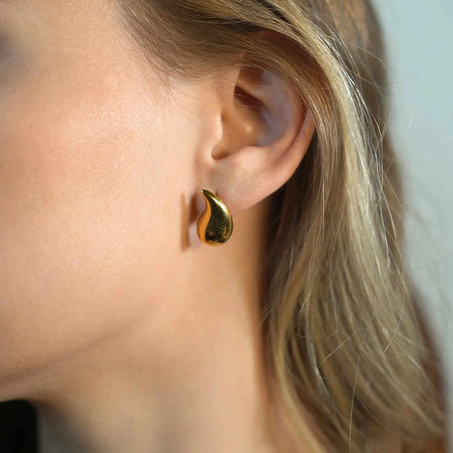 ANNIS: Elegance in Every Drop - Tear-Drop Stud Earrings - Image 6