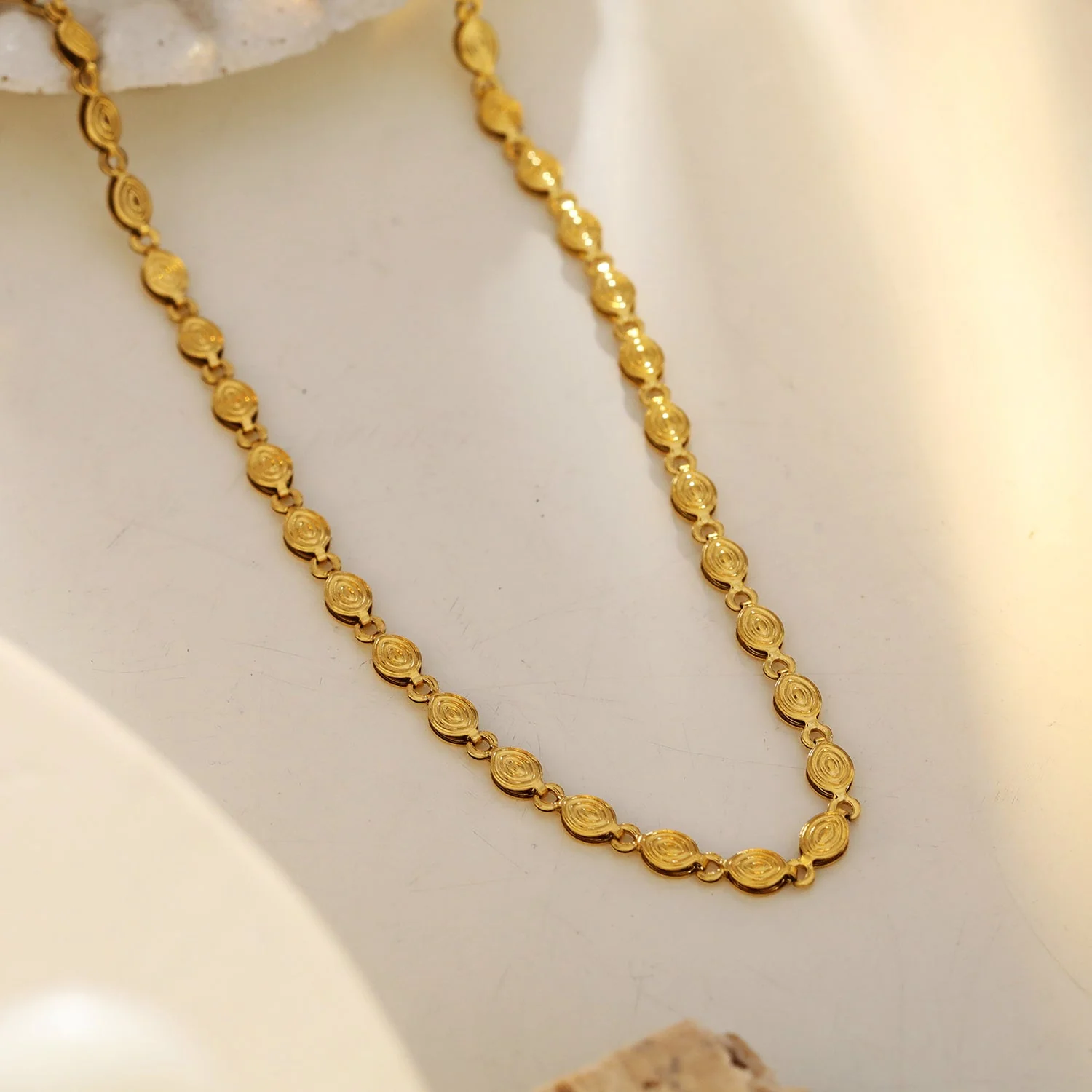 ANTHEA: Patterned Oval Beaded Chain Necklace - Image 6
