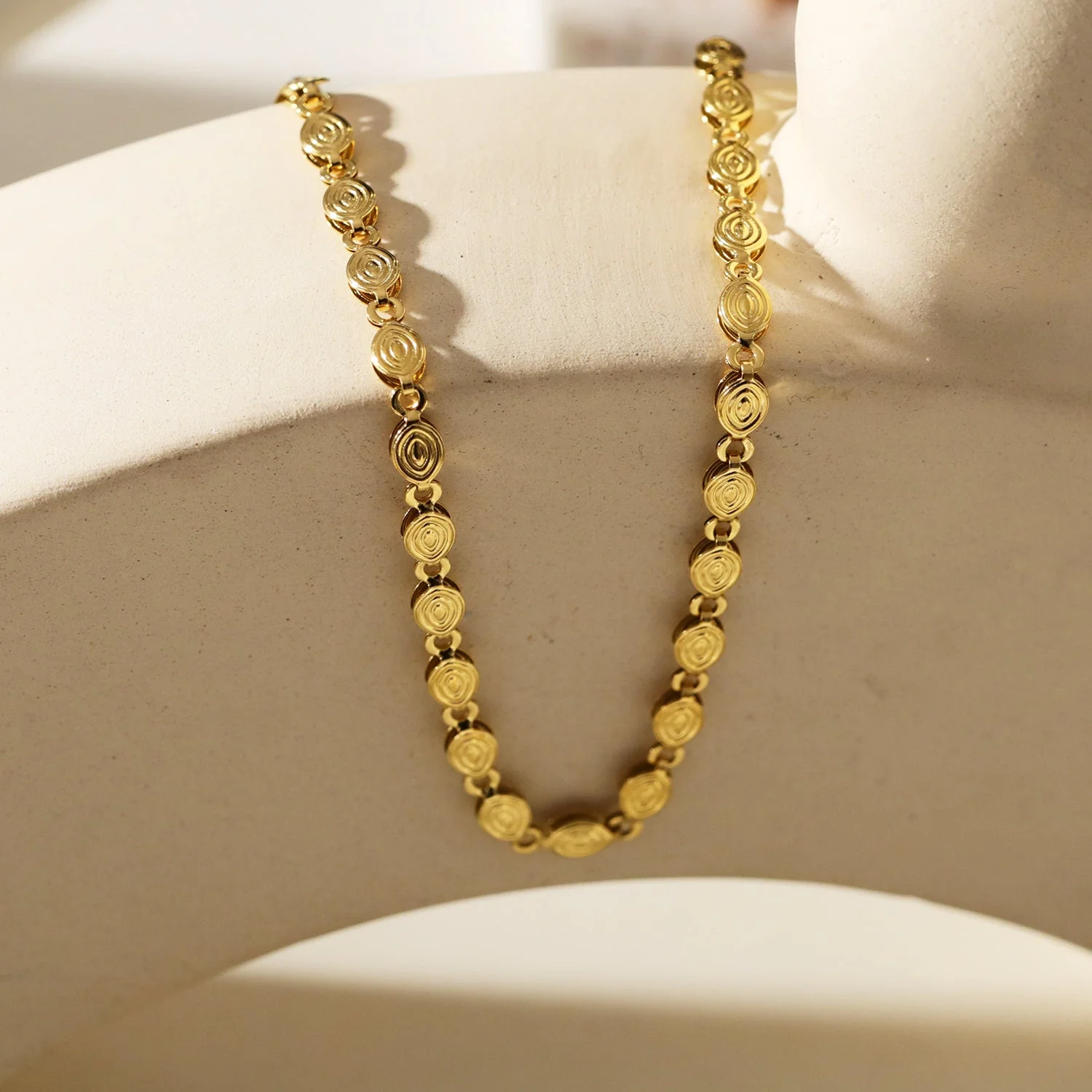 ANTHEA: Patterned Oval Beaded Chain Necklace - Image 7