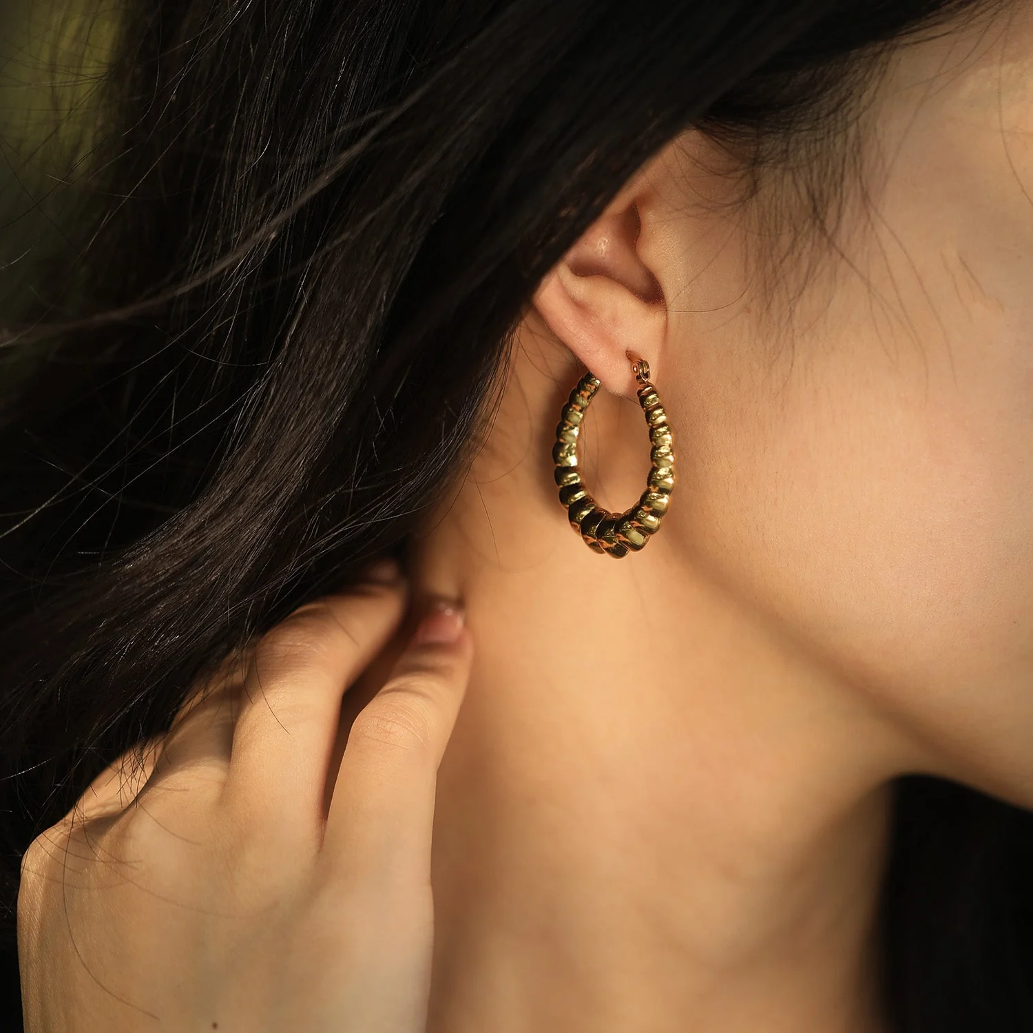 ANYA 72201G Croissant Hoops Gold - Image 4