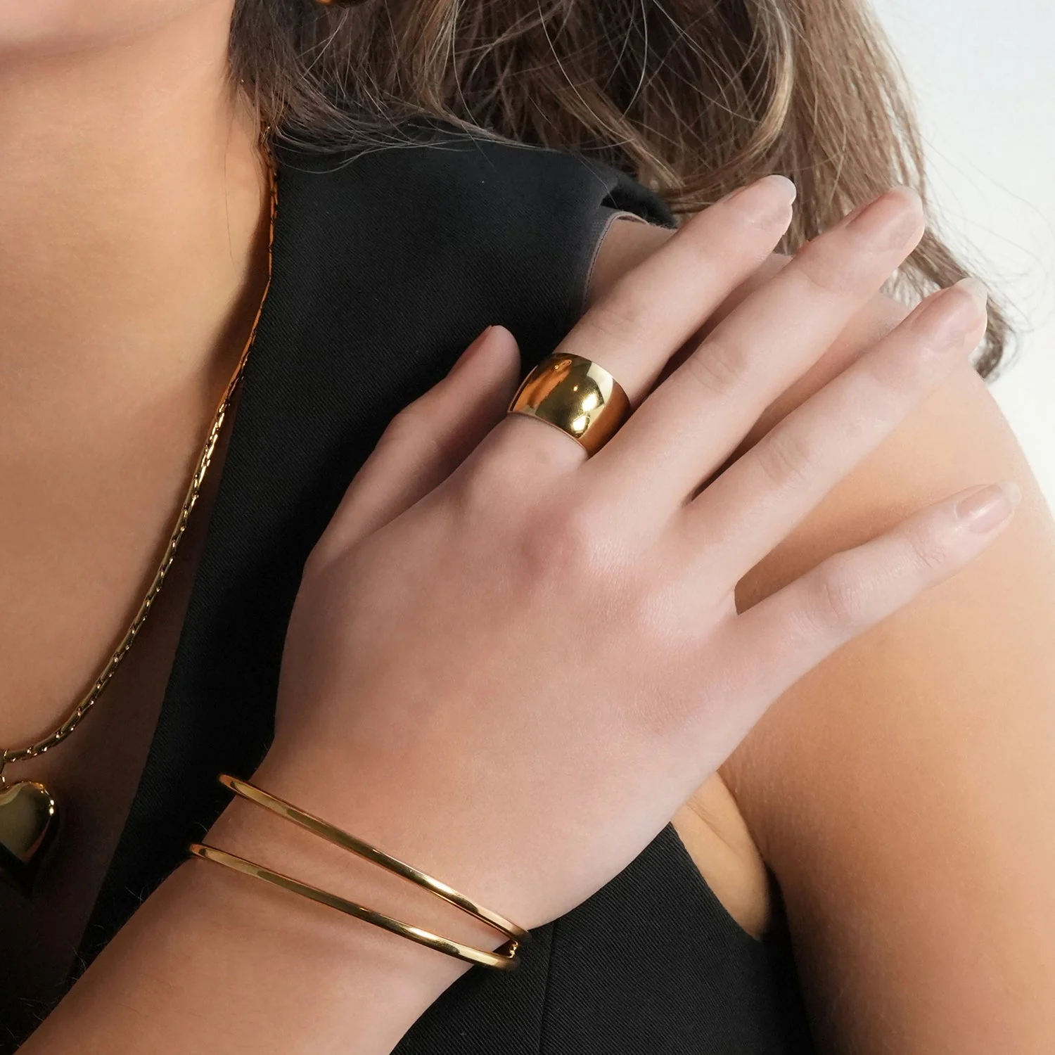 ARILOGO: Wide Band Modernist Gold Ring - Image 2