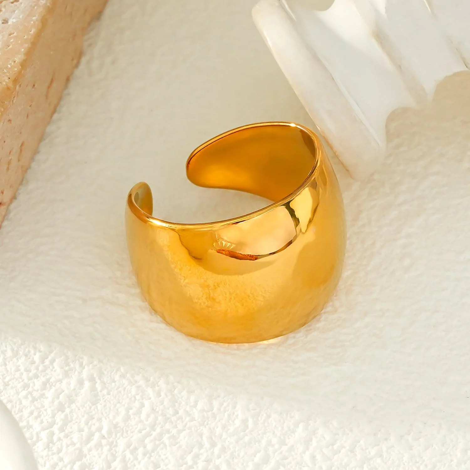 ARILOGO: Wide Band Modernist Gold Ring - Image 6