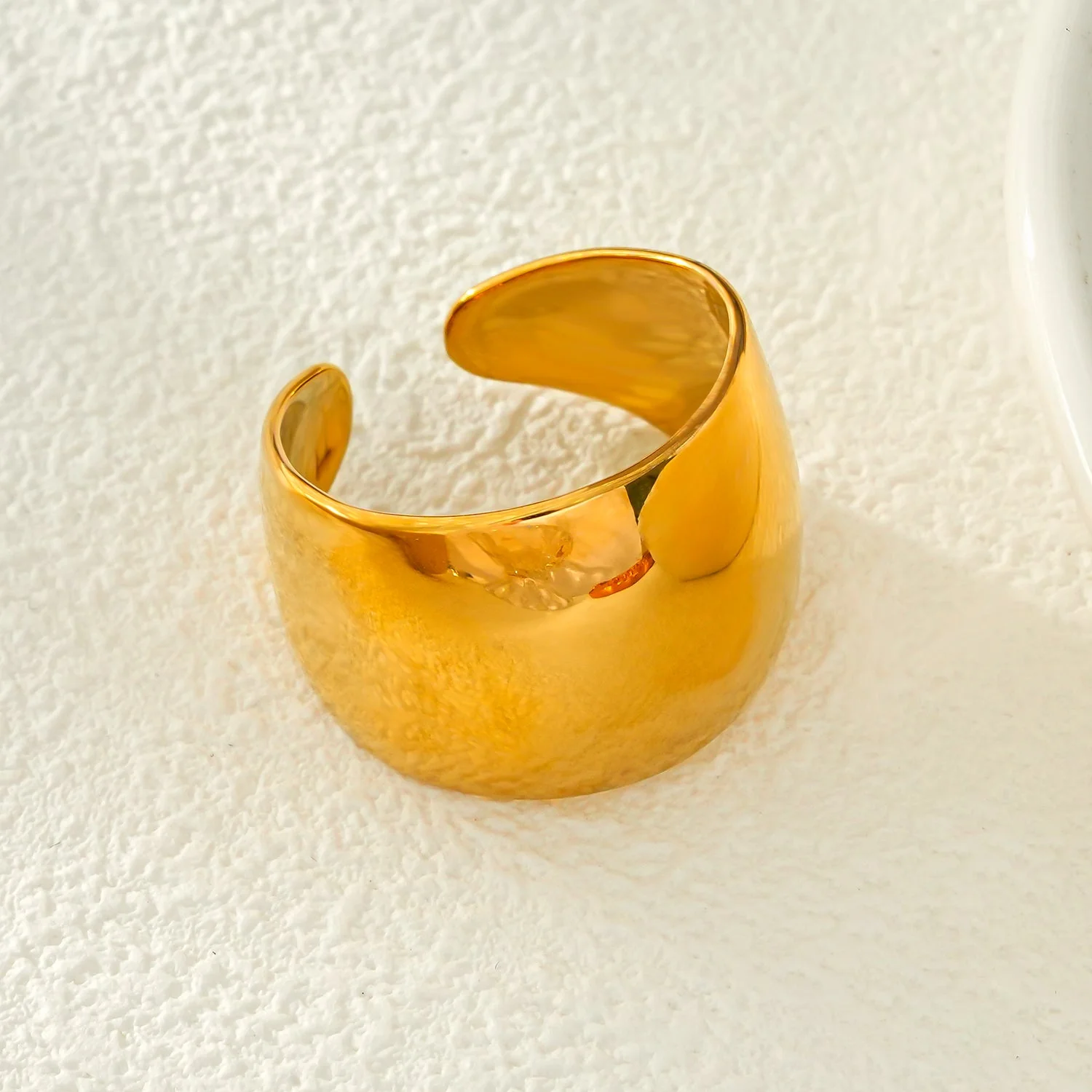 ARILOGO: Wide Band Modernist Gold Ring - Image 8