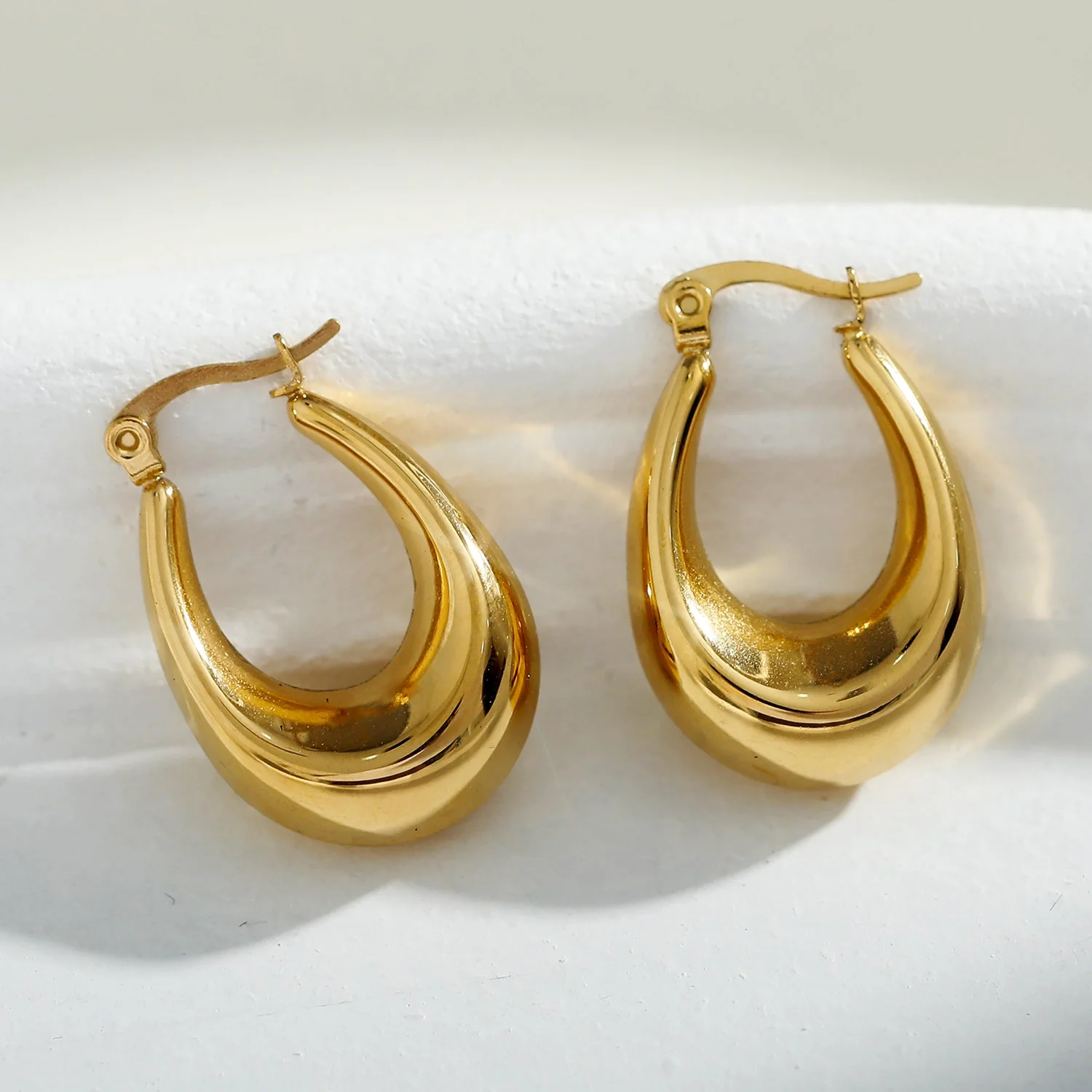 ARINA Chunky Shaped Hoops Gold - Image 6