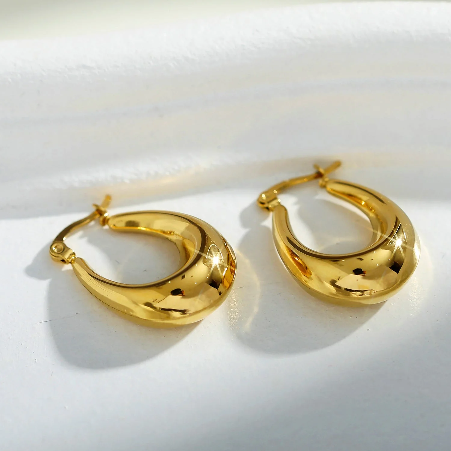 ARINA Chunky Shaped Hoops Gold - Image 7