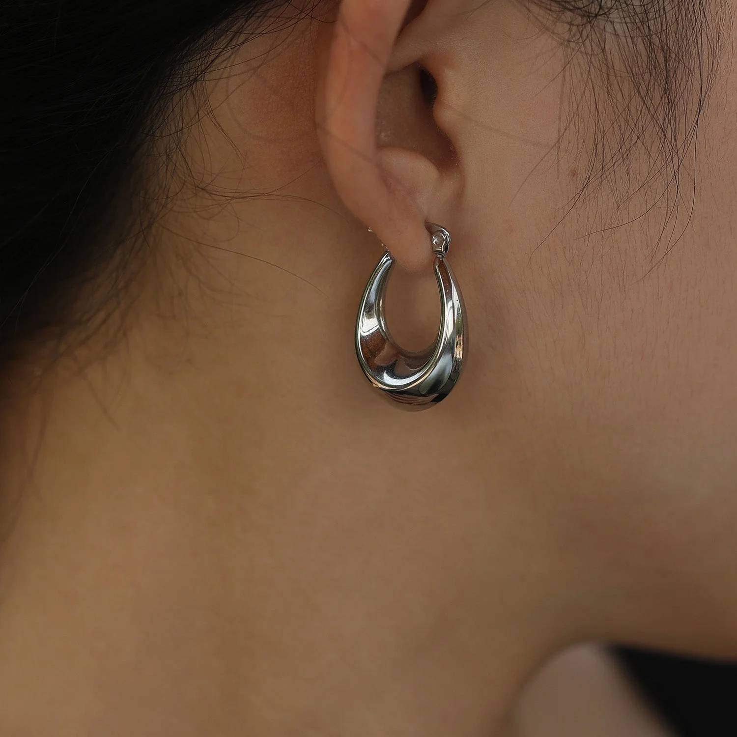 ARINA Chunky Shaped Hoops Silver - Image 2