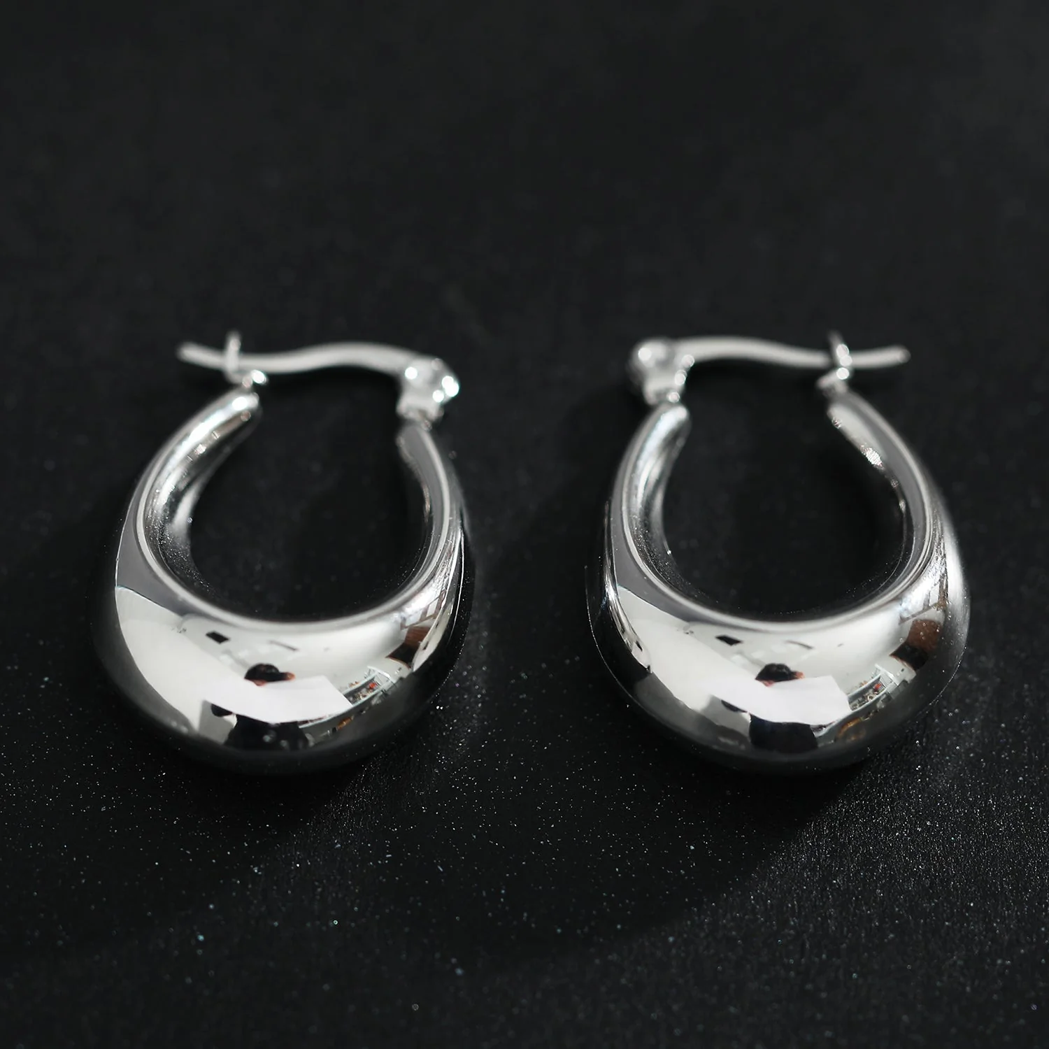 ARINA Chunky Shaped Hoops Silver - Image 4