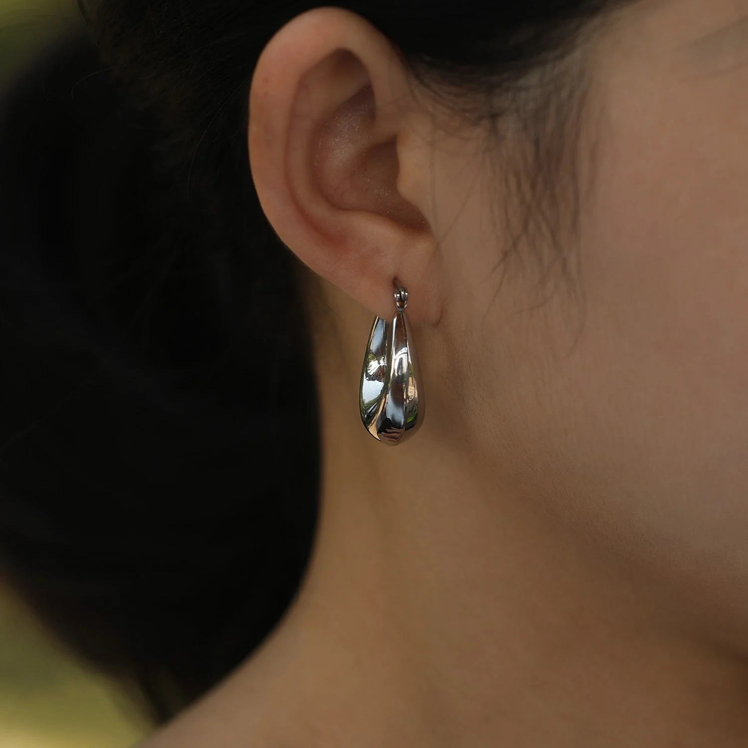 ARINA Chunky Shaped Hoops Silver - Image 5