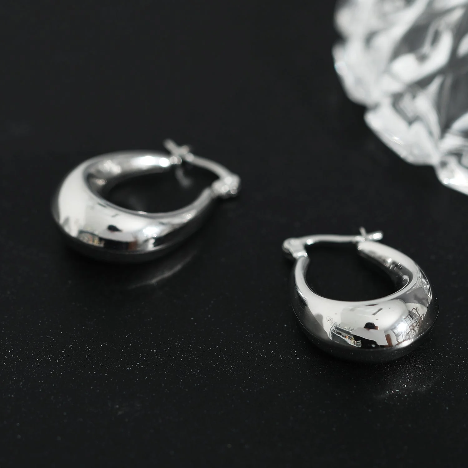 ARINA Chunky Shaped Hoops Silver - Image 8