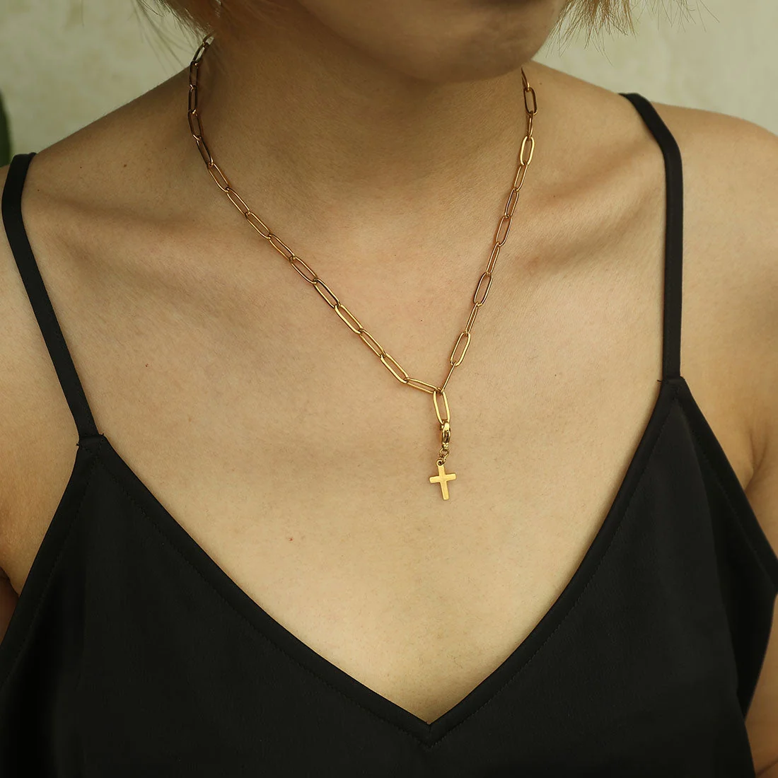 AVERY Charm Necklace Gold - Image 12