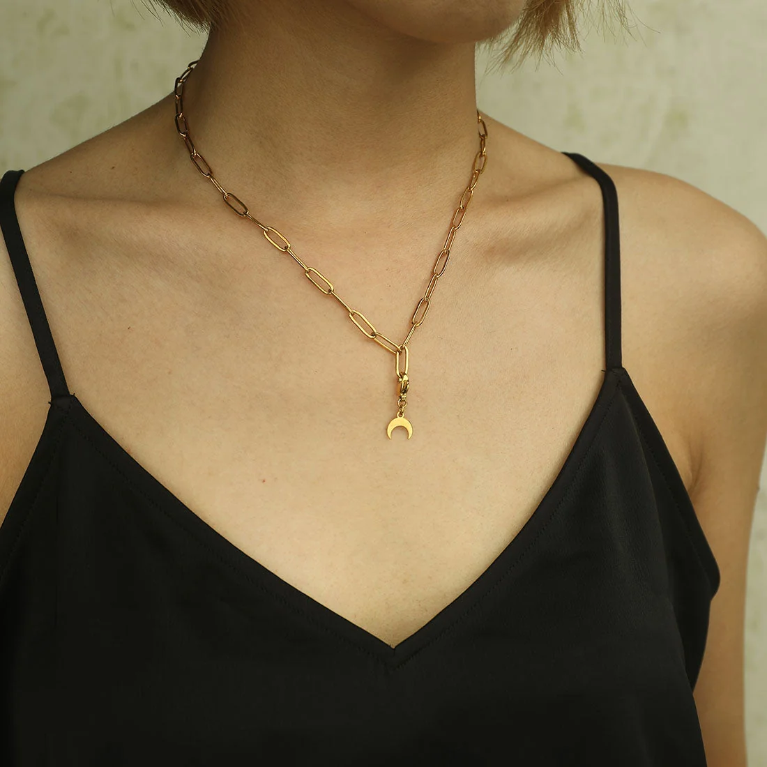 AVERY Charm Necklace Gold - Image 33
