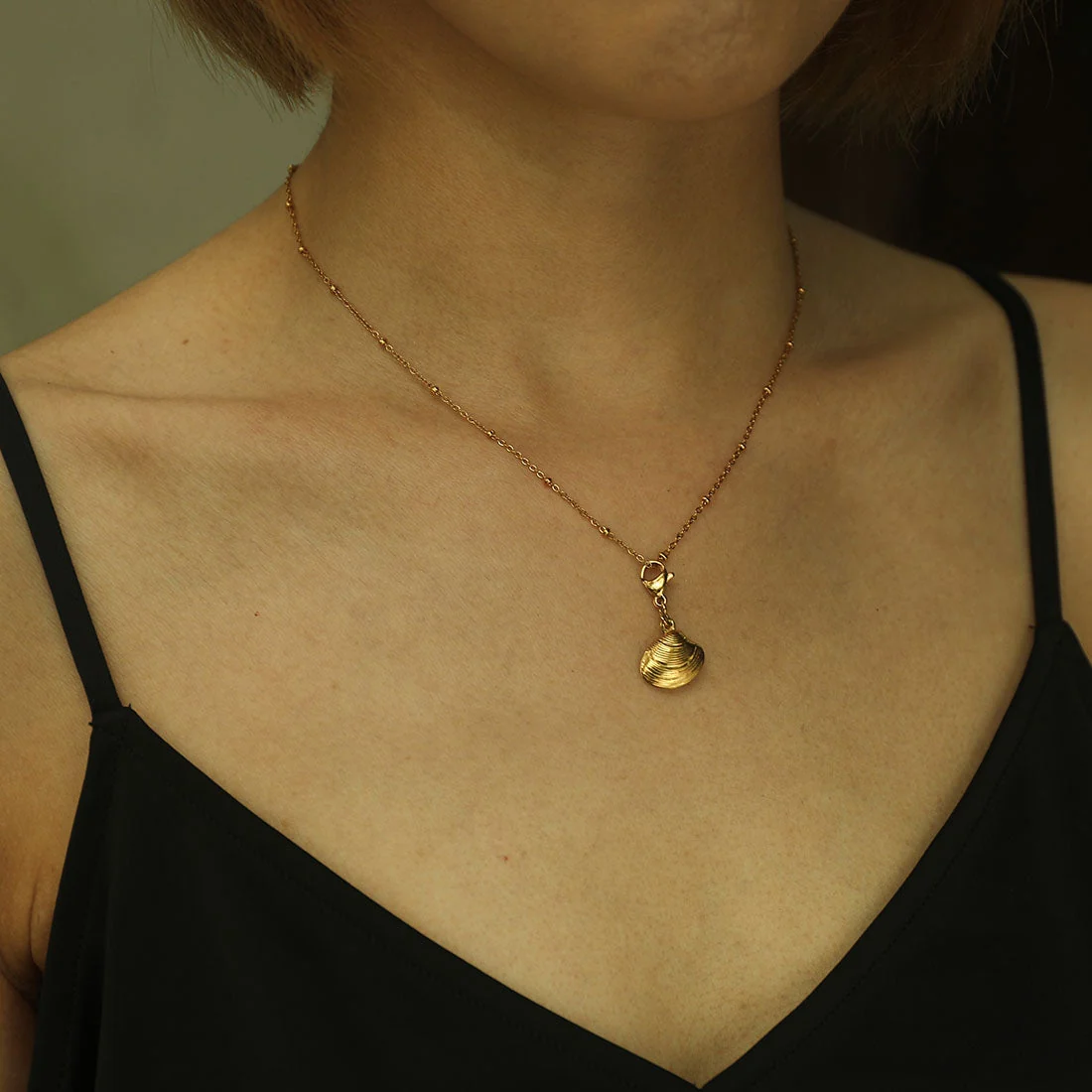 AVERY Charm Necklace Gold - Image 42