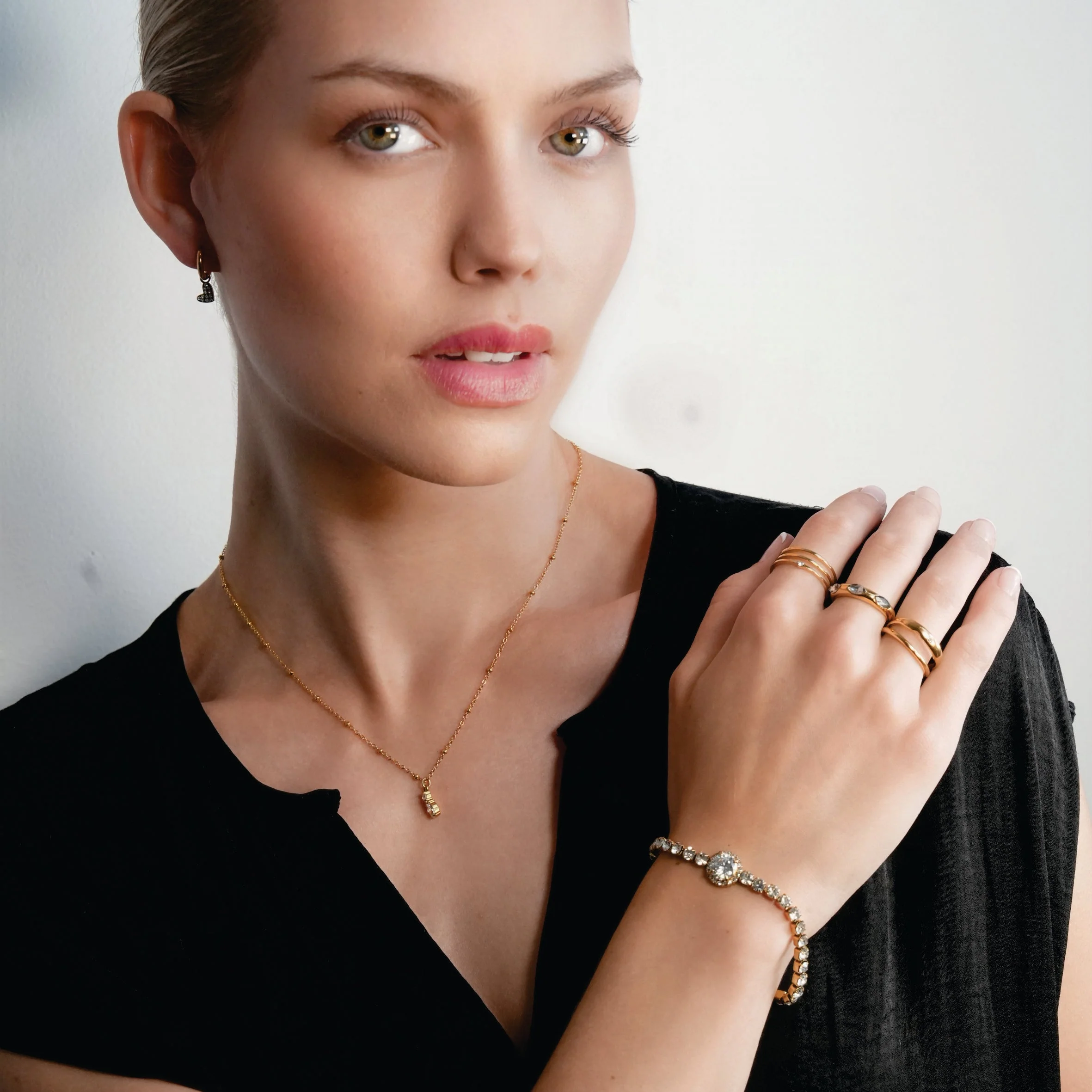BEREA Gold: Tennis Bracelet with Large Zirconia (CZ) Centrepiece  – Timeless Elegance for Every Occasion - Image 2