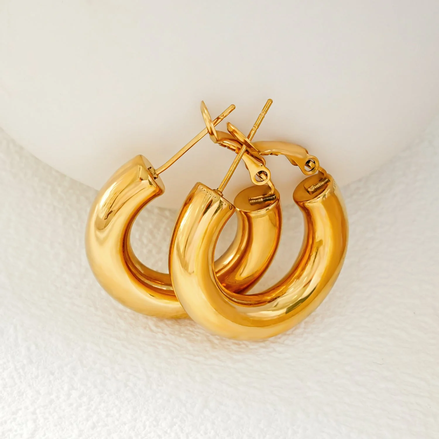 BLYDE Gold: Semi-Wide Essential Mini Hoop Earrings (2.5cm) - Image 3