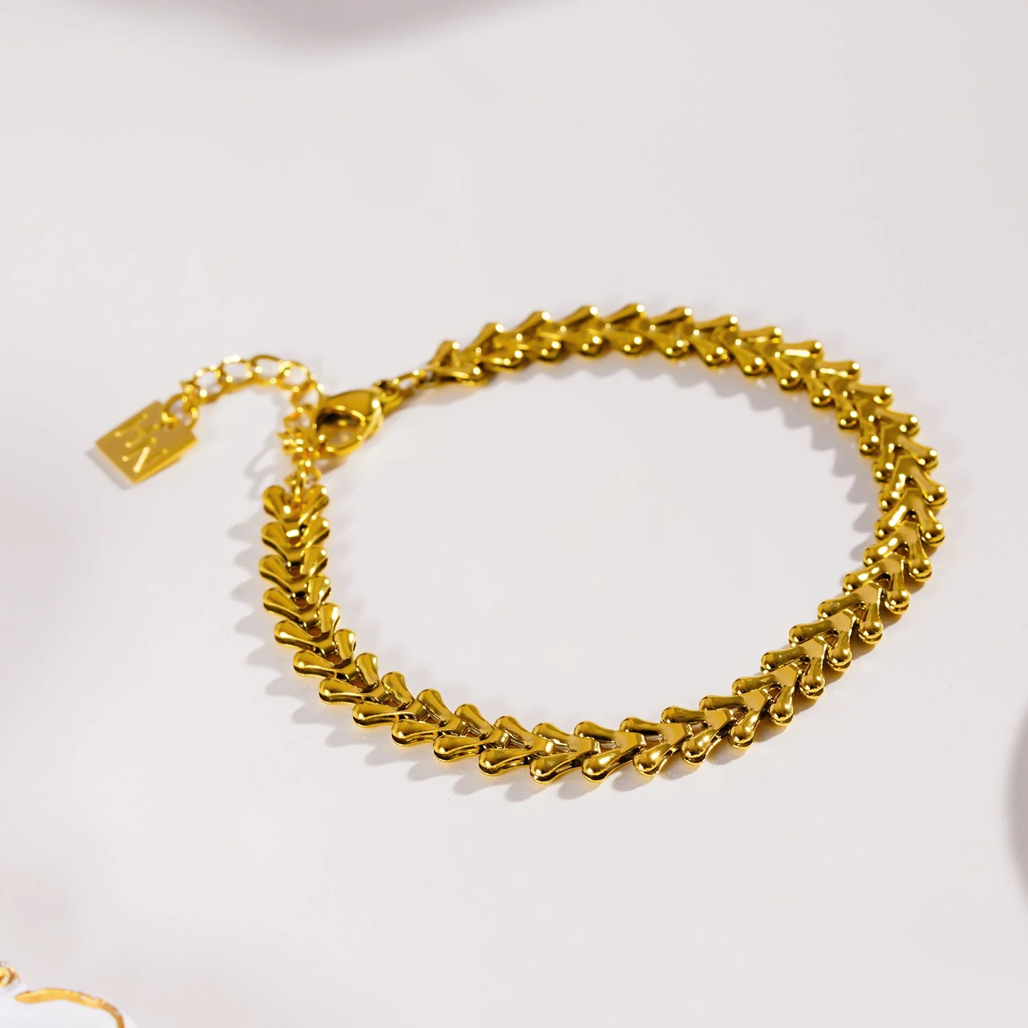 BLYTH: Vintage-Inspired Linked Abstract Crest Bracelet - Image 3