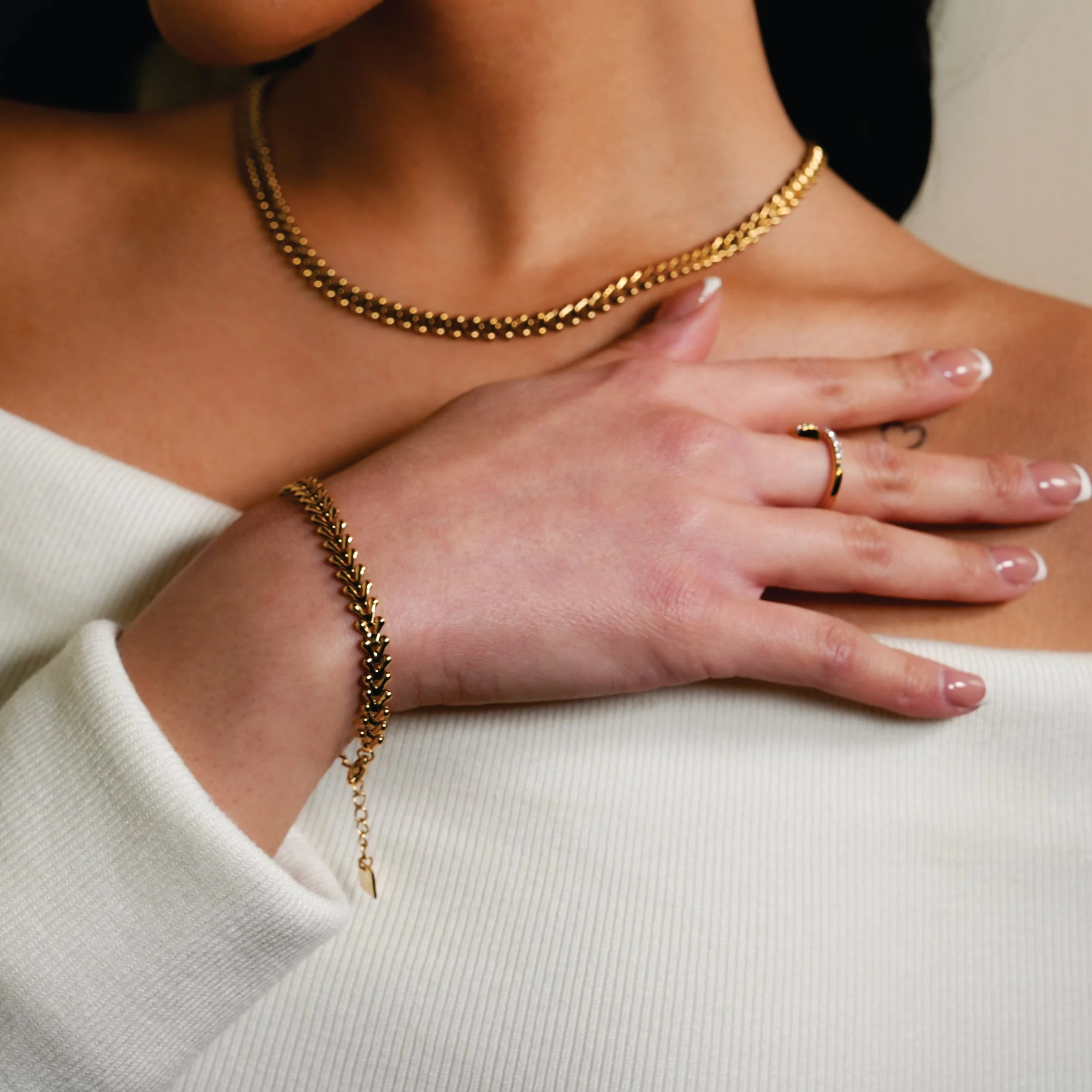 BLYTH: Vintage-Inspired Linked Abstract Crest Bracelet - Image 4