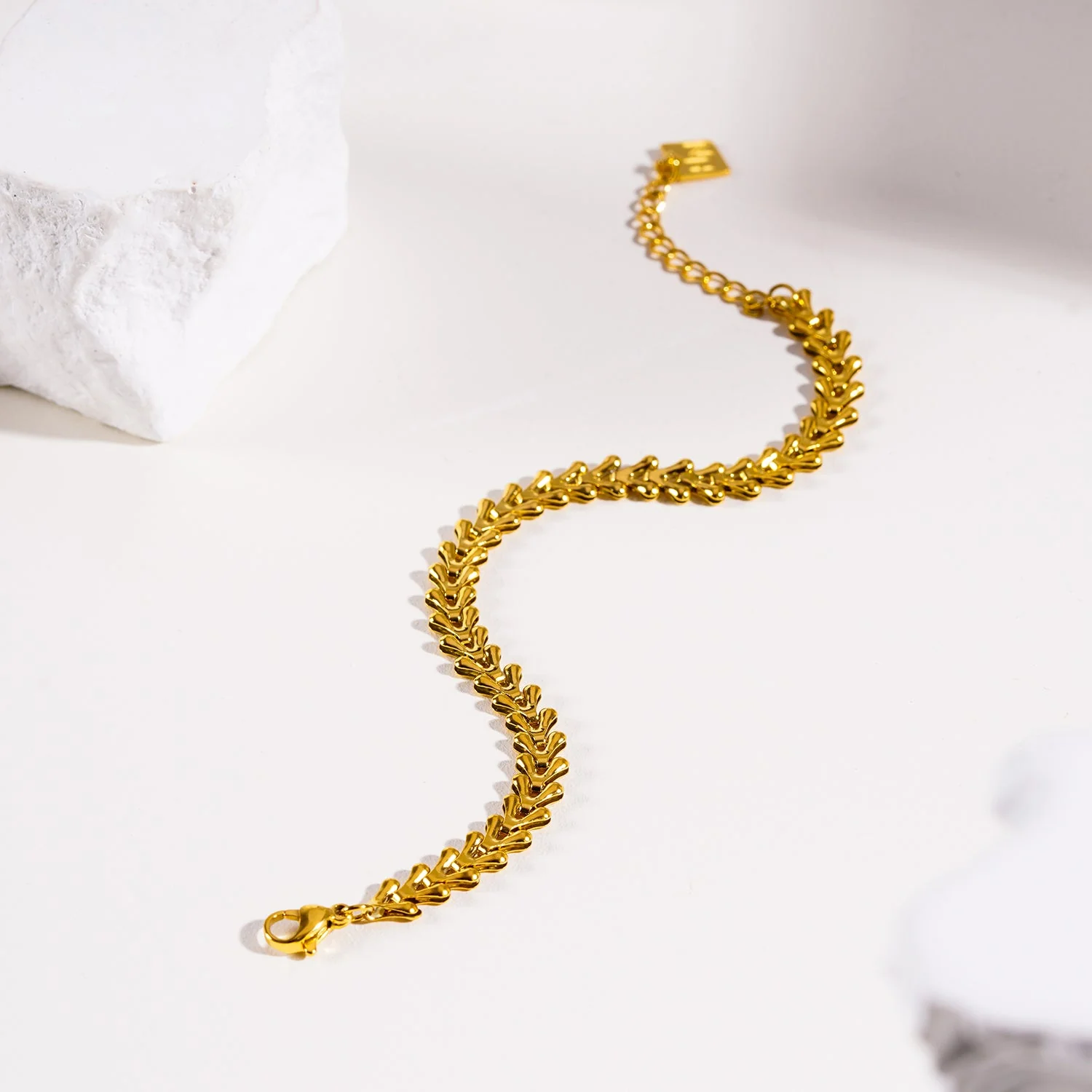 BLYTH: Vintage-Inspired Linked Abstract Crest Bracelet - Image 5