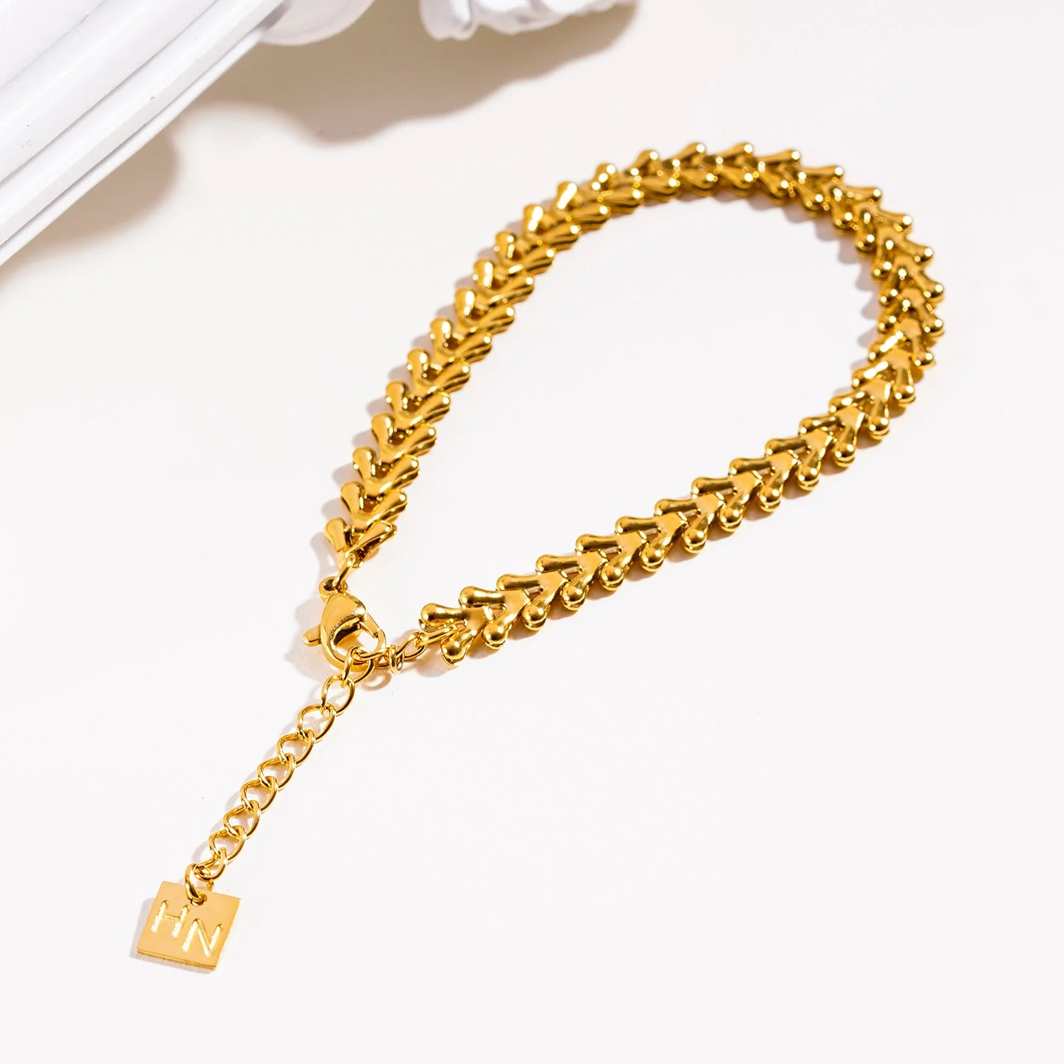 BLYTH: Vintage-Inspired Linked Abstract Crest Bracelet - Image 7