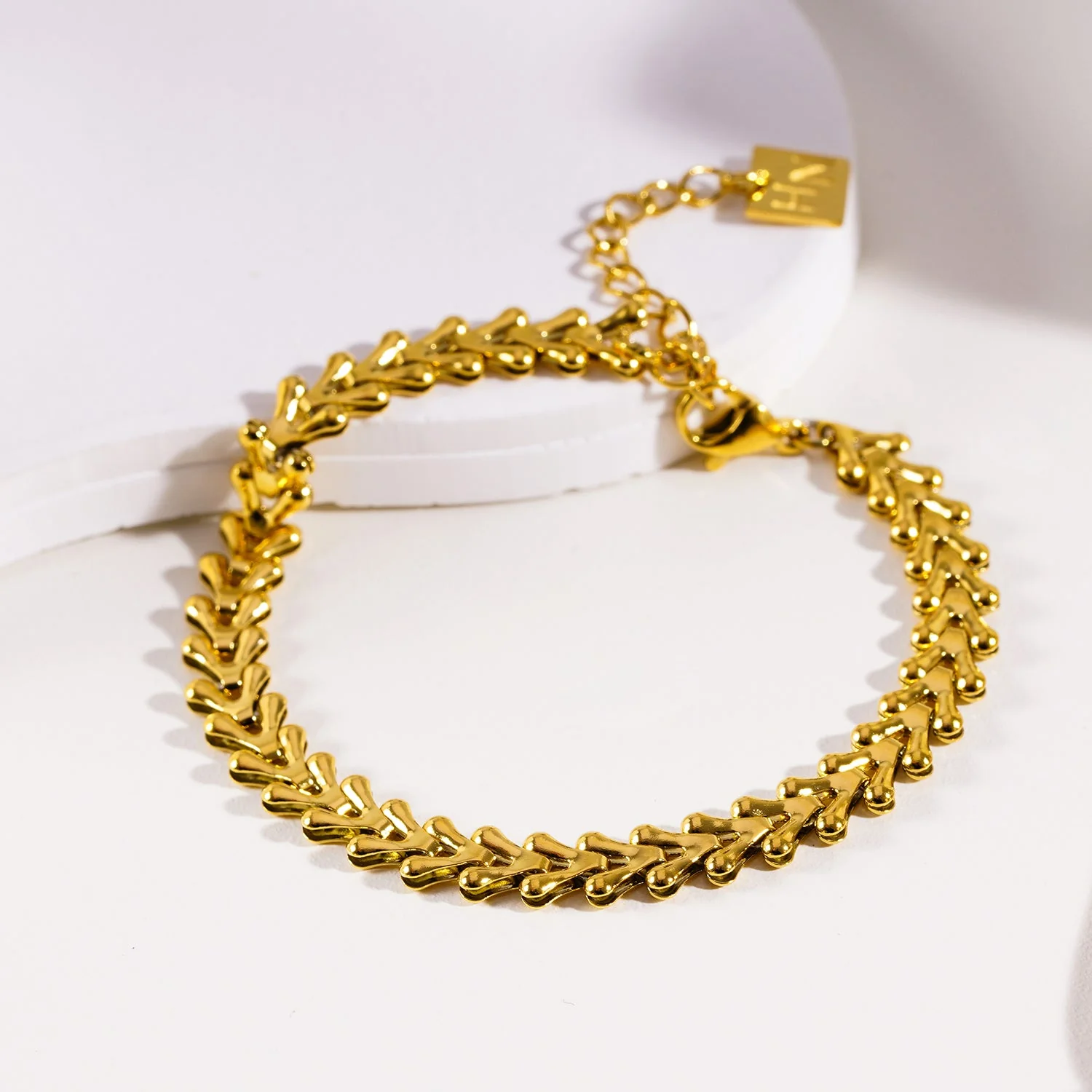 BLYTH: Vintage-Inspired Linked Abstract Crest Bracelet - Image 9