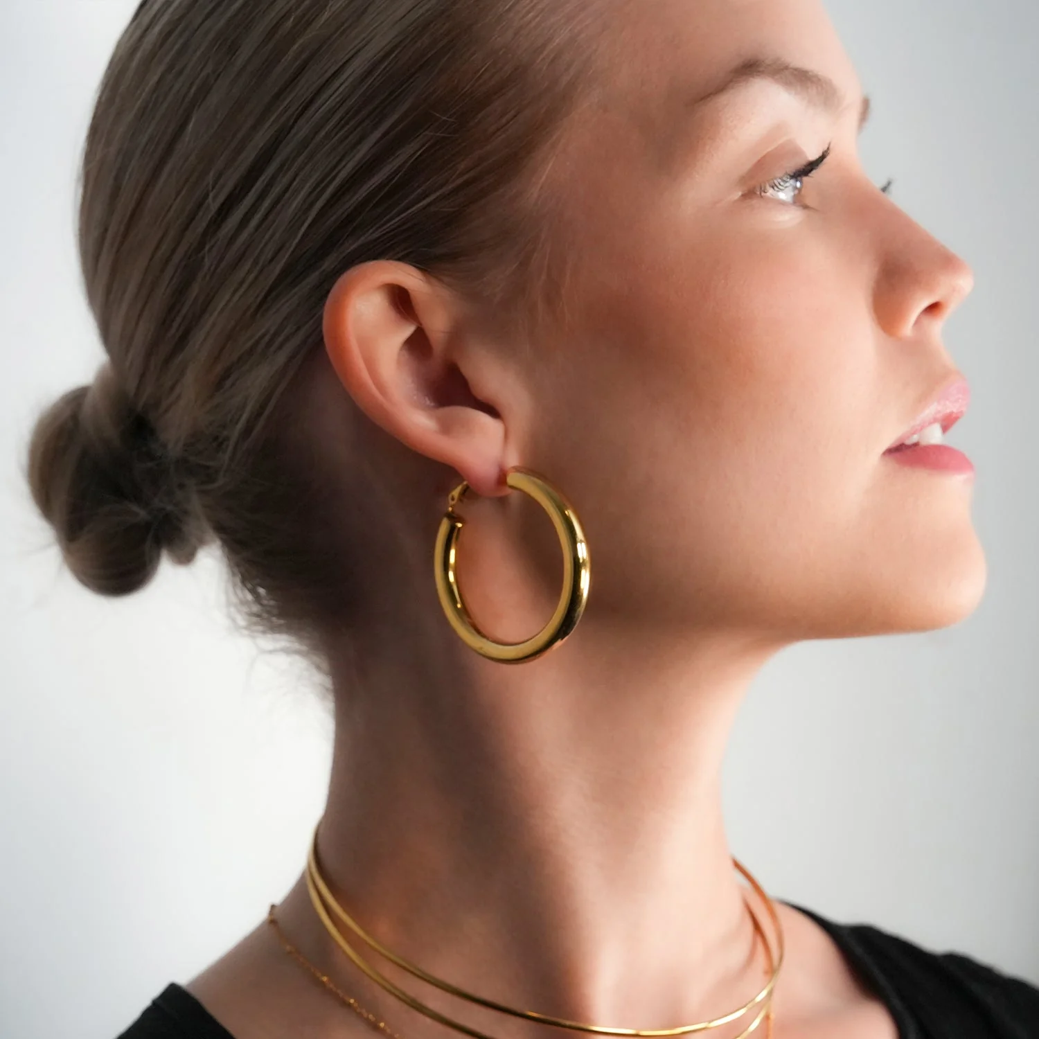 BOBOYI Gold: Mid Width Smooth Finish Effortless Day-to-Night Hoops - Image 2