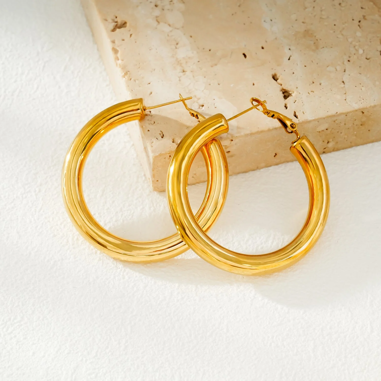 BOBOYI Gold: Mid Width Smooth Finish Effortless Day-to-Night Hoops - Image 3