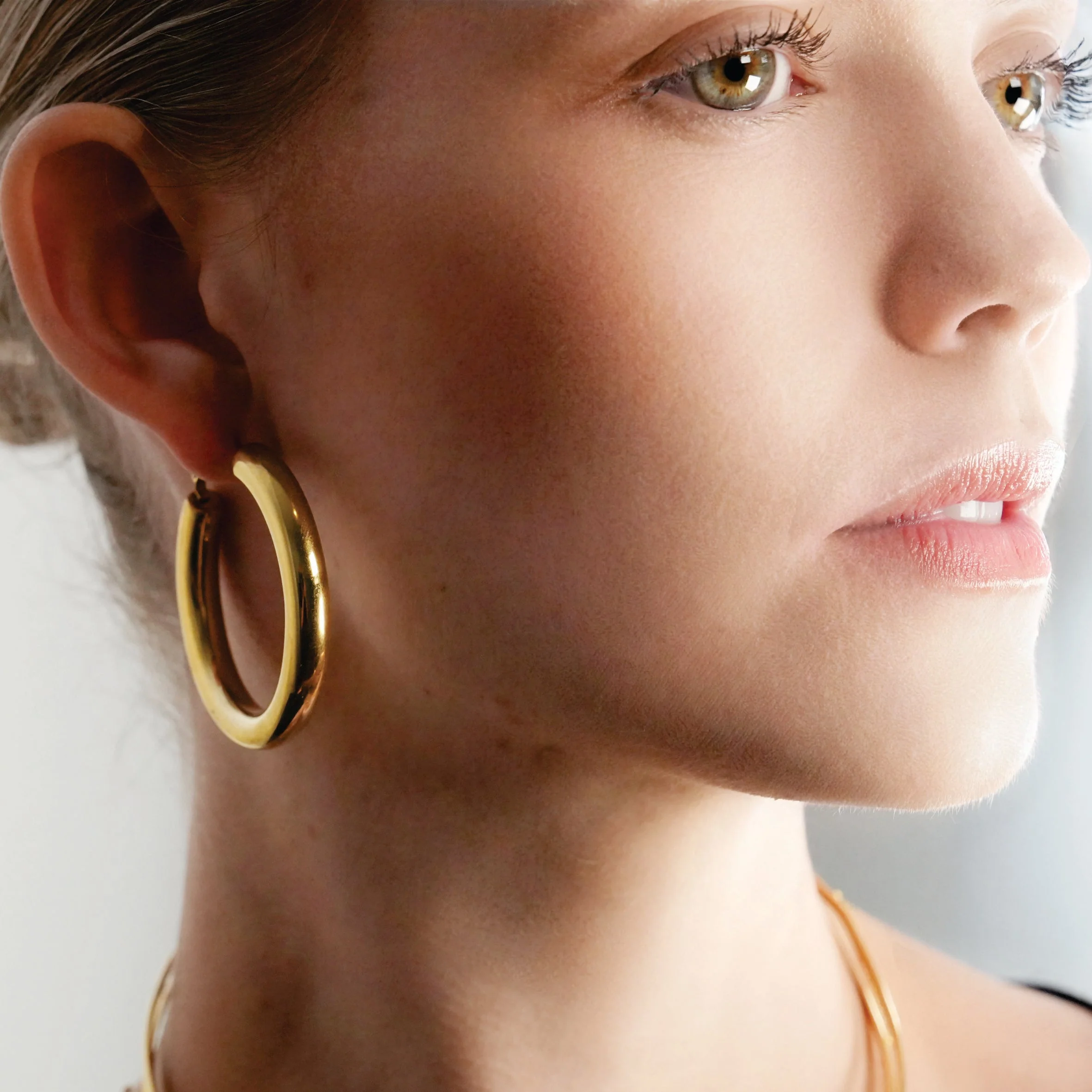 BOBOYI Gold: Mid Width Smooth Finish Effortless Day-to-Night Hoops - Image 8
