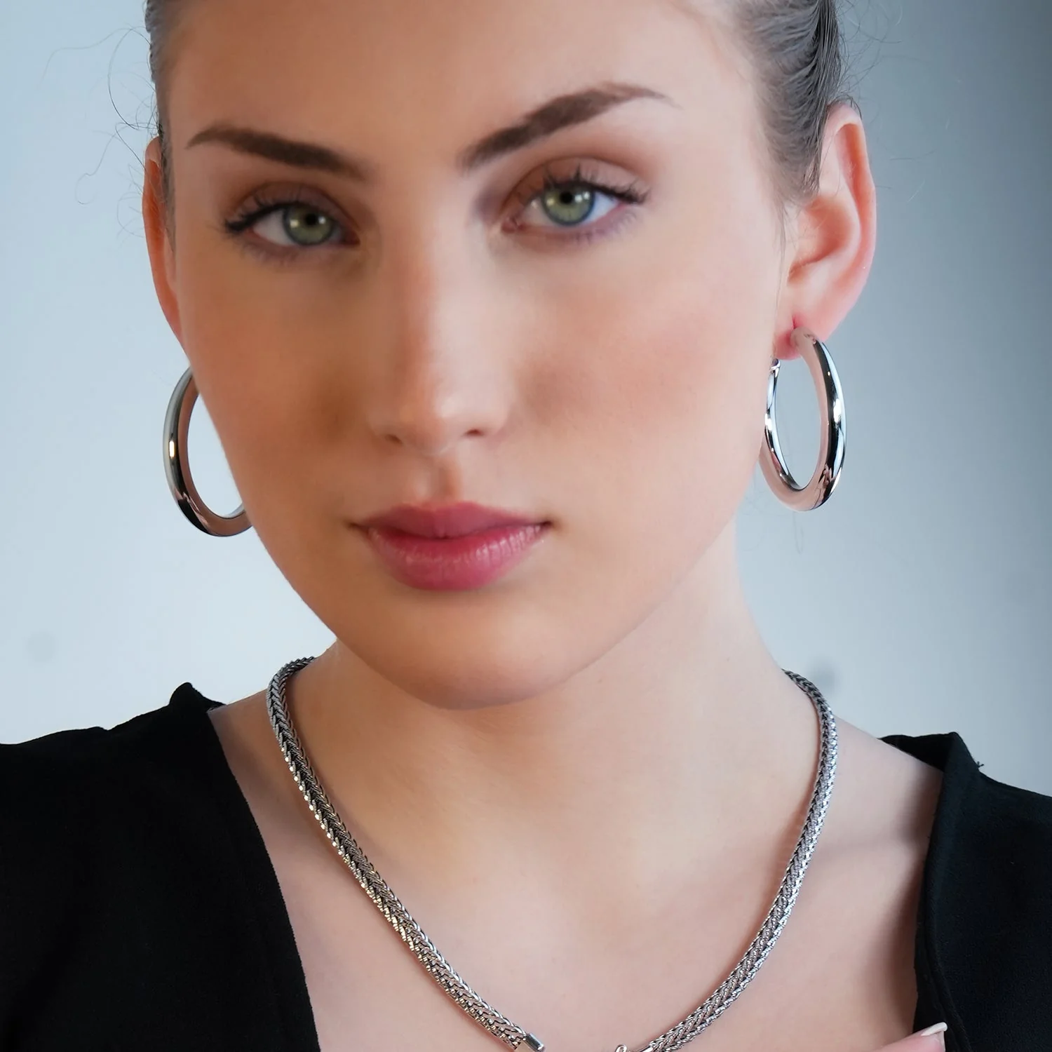 BOBOYI White Gold (Silver Tone): Mid Width Smooth Finish Effortless Day-to-Night Classic Hoops - Image 5