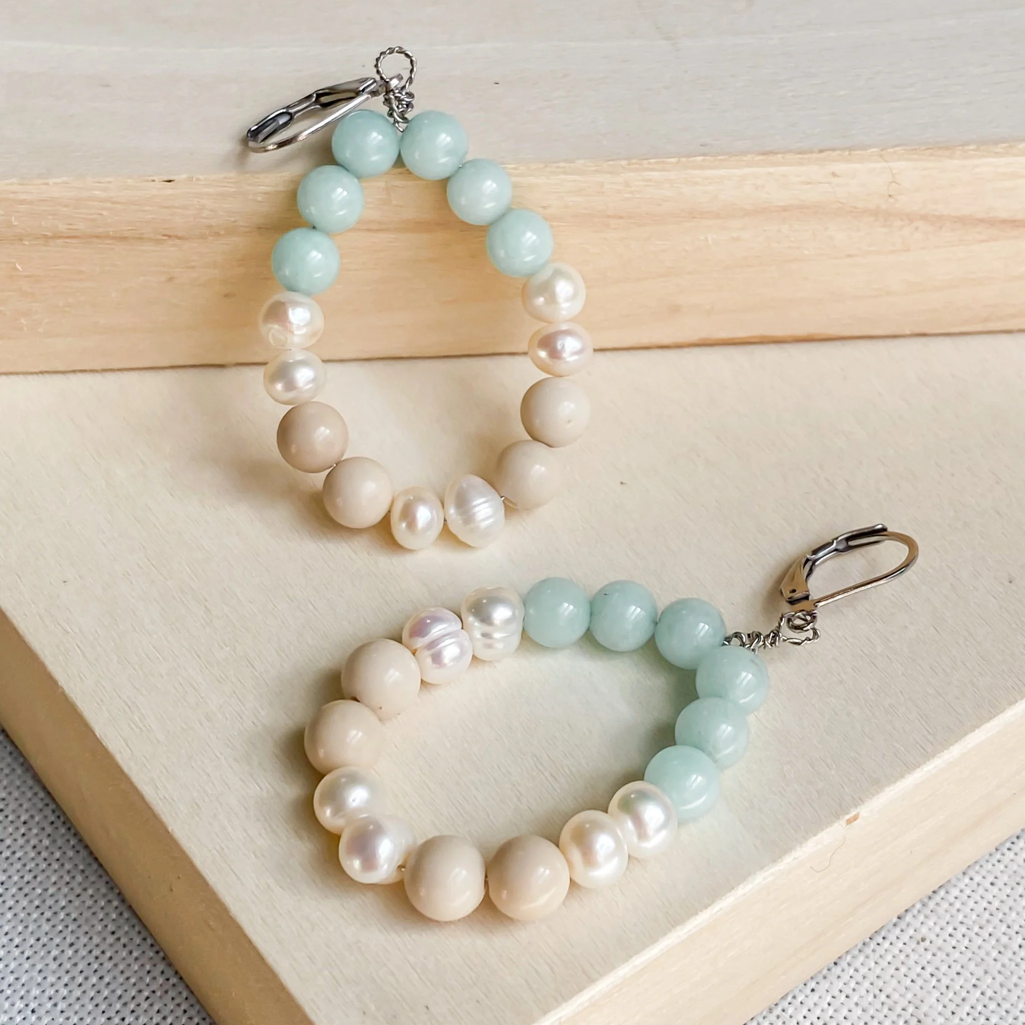 Boucles d’oreilles en amazonite et perles d’eau douce | CALANQUES - Image 4