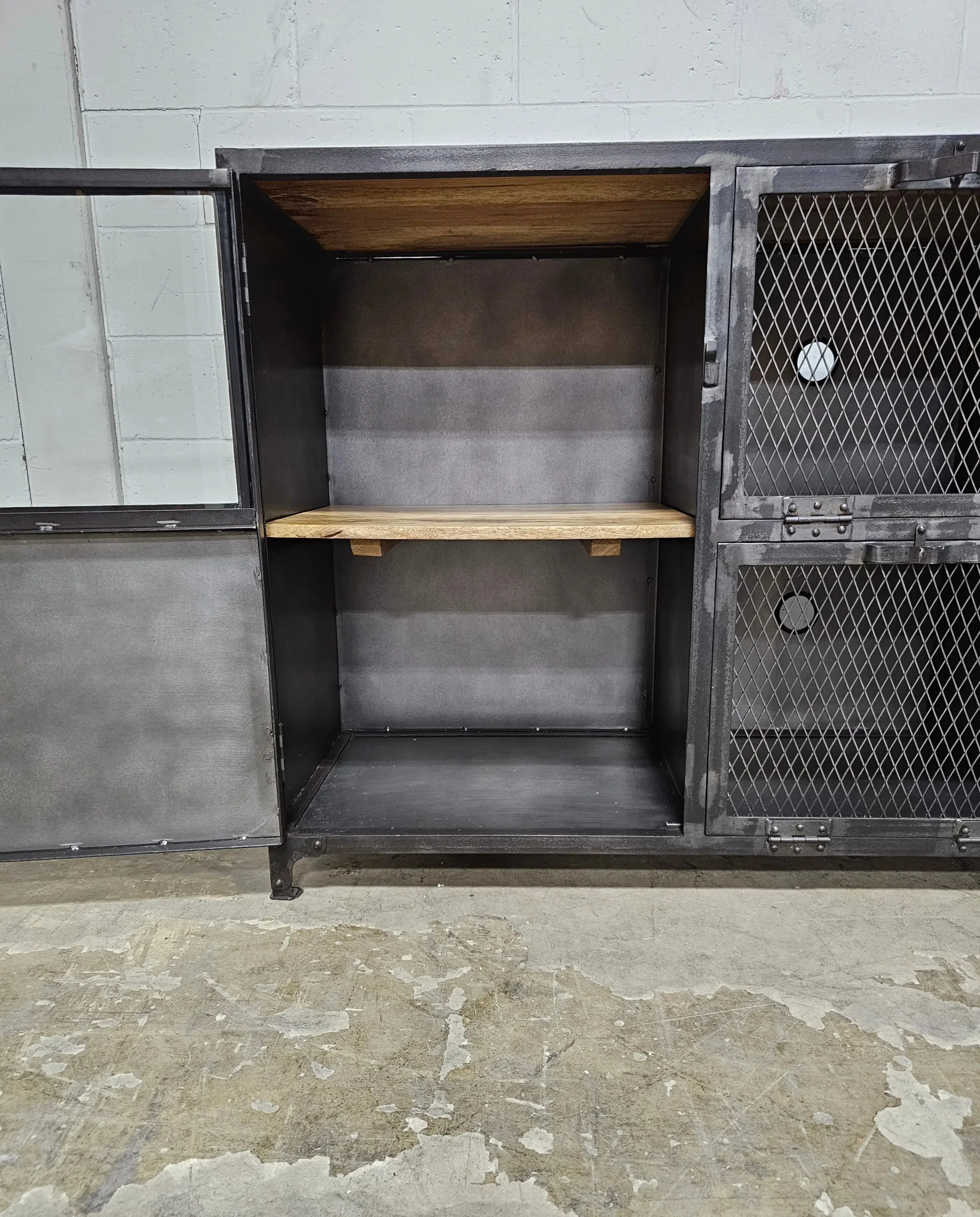 Buffet Ibiza en bois de manguier et acier brut portes vitrées - Image 10