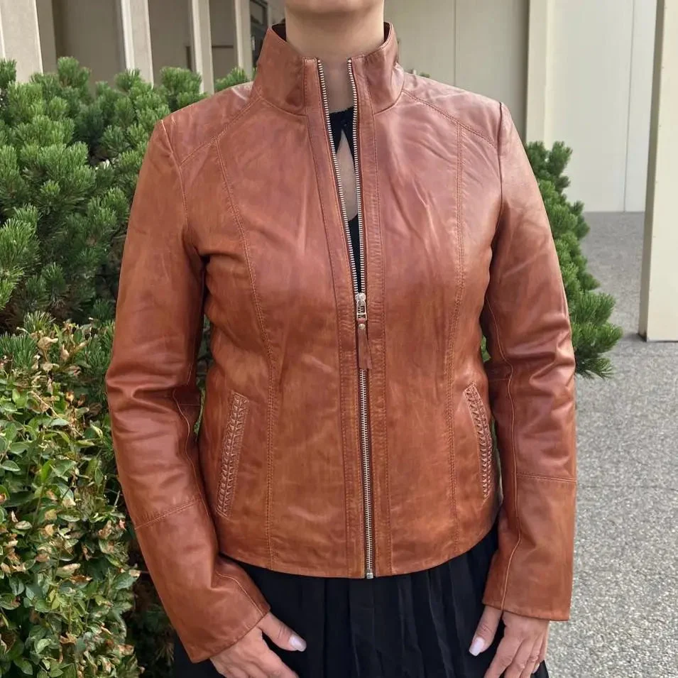 Classic Women's Lamb Leather Zip Jacket with Woven Pocket Design - Image 3