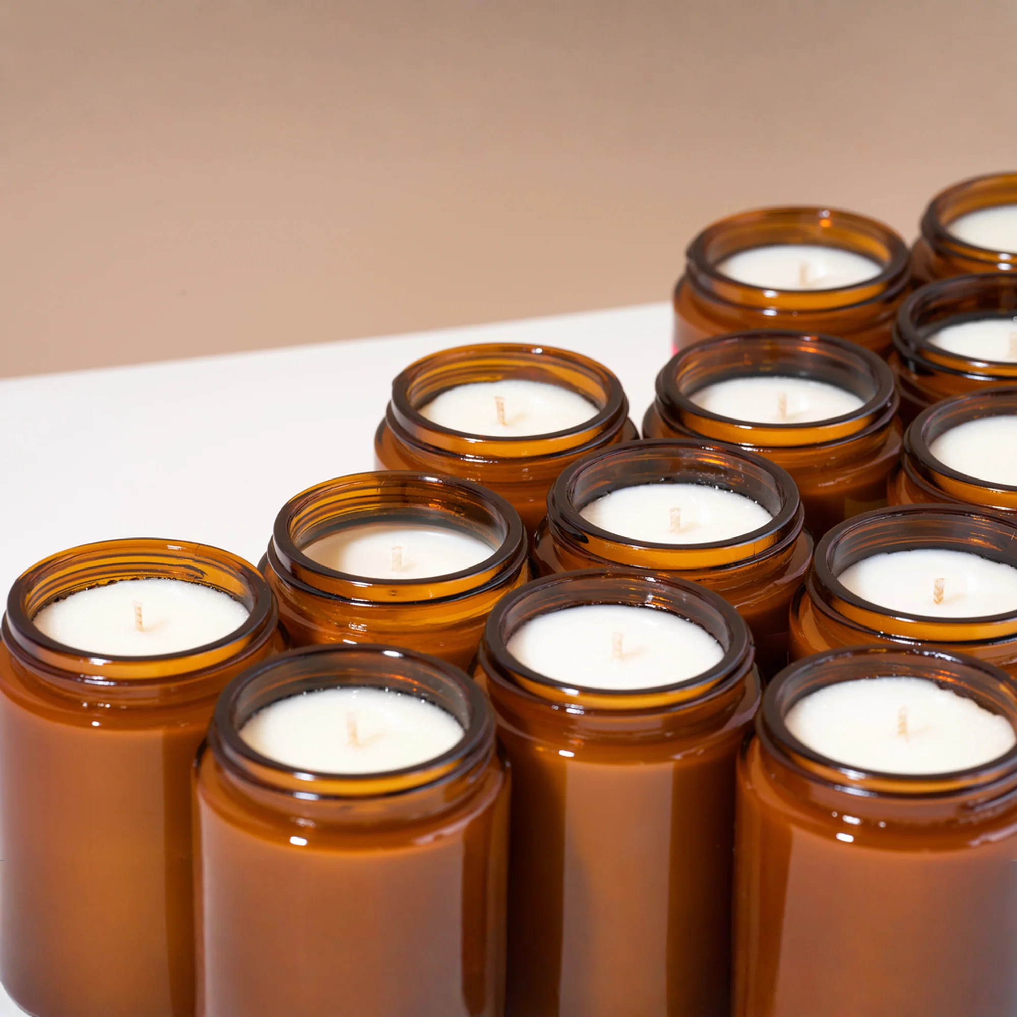 Bougie de soya CONSTANTIA cèdre et  ambre - Image 3