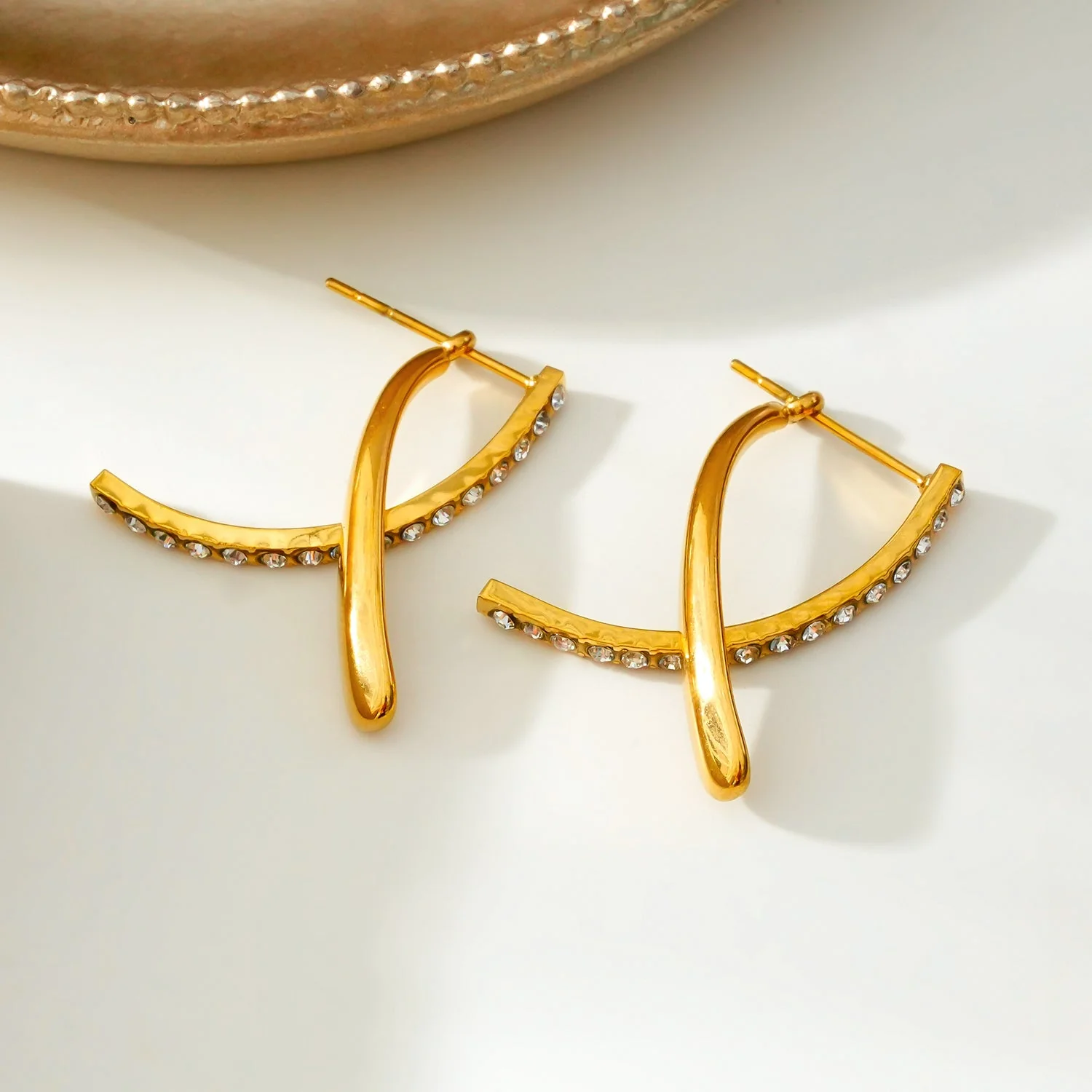 CREEDA Gold: Avant-Garde Shaped Detachable Hoop Earrings with Zirconia Gemstones - Image 3