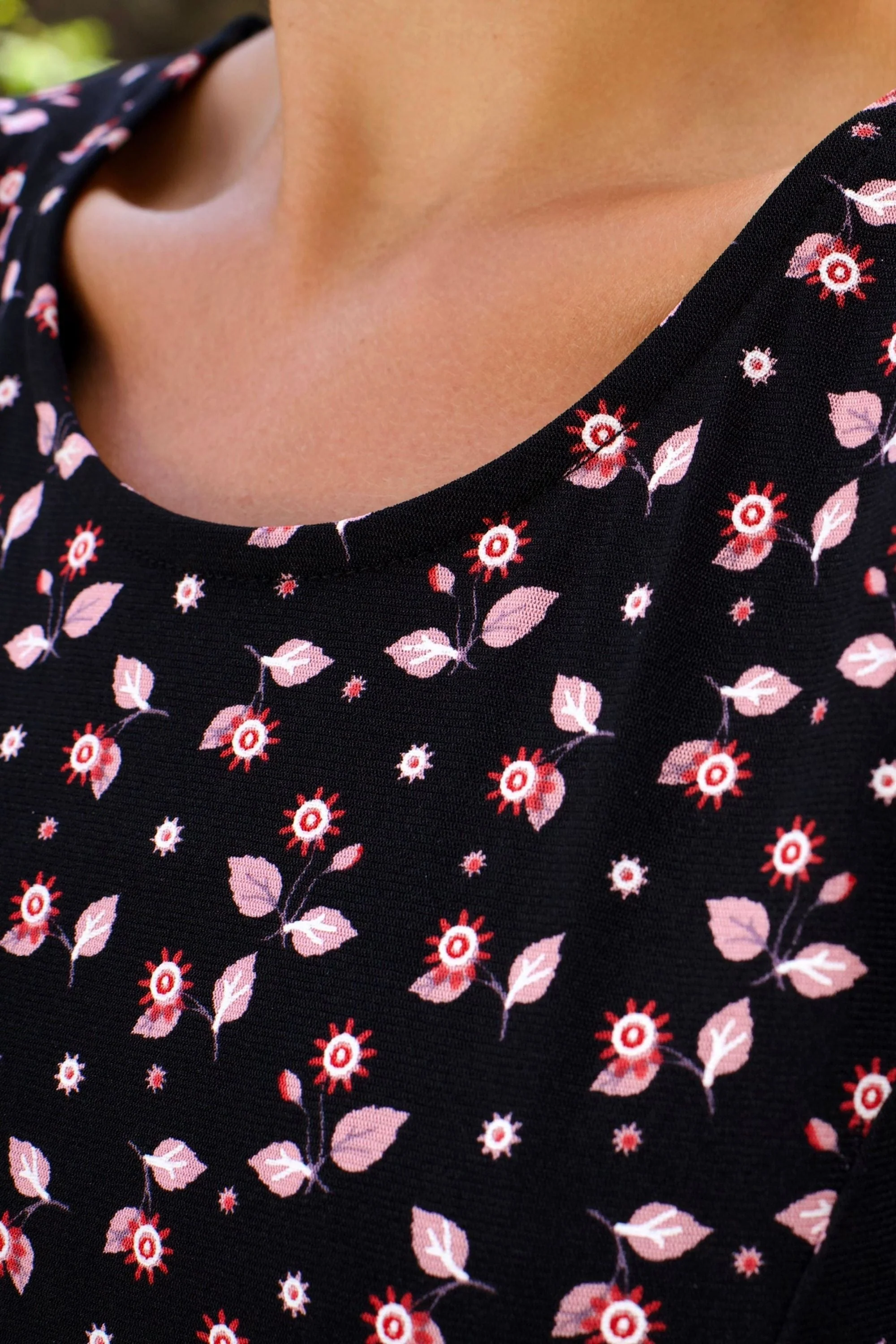 Daisie Floral Stretch Fit & Flare Dress - Image 3
