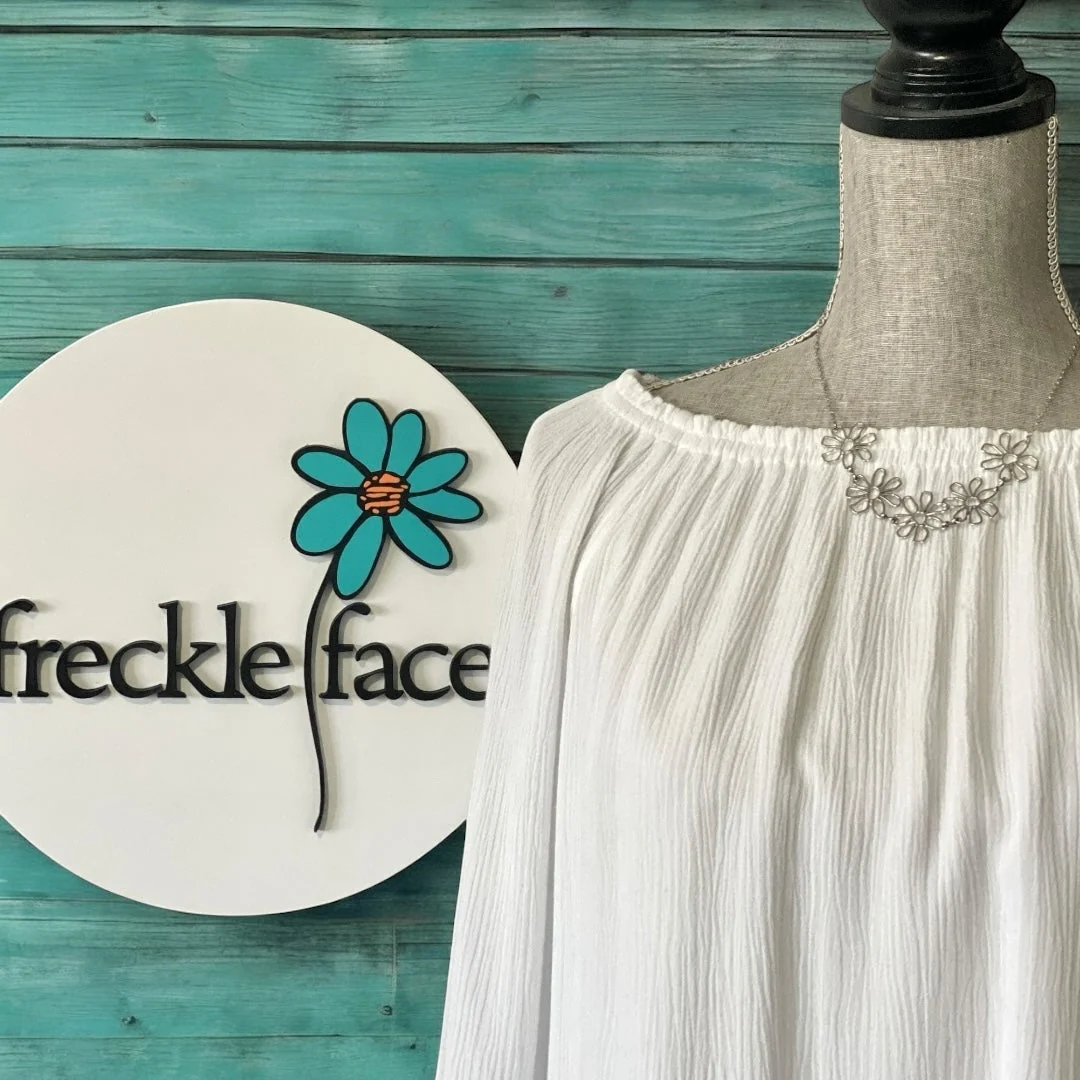Daisy Flower Bib Necklace - Image 2