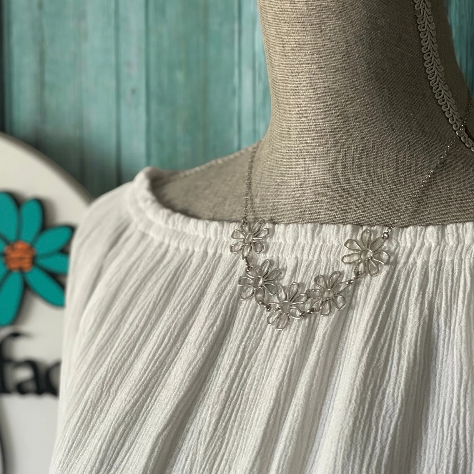 Daisy Flower Bib Necklace - Image 4