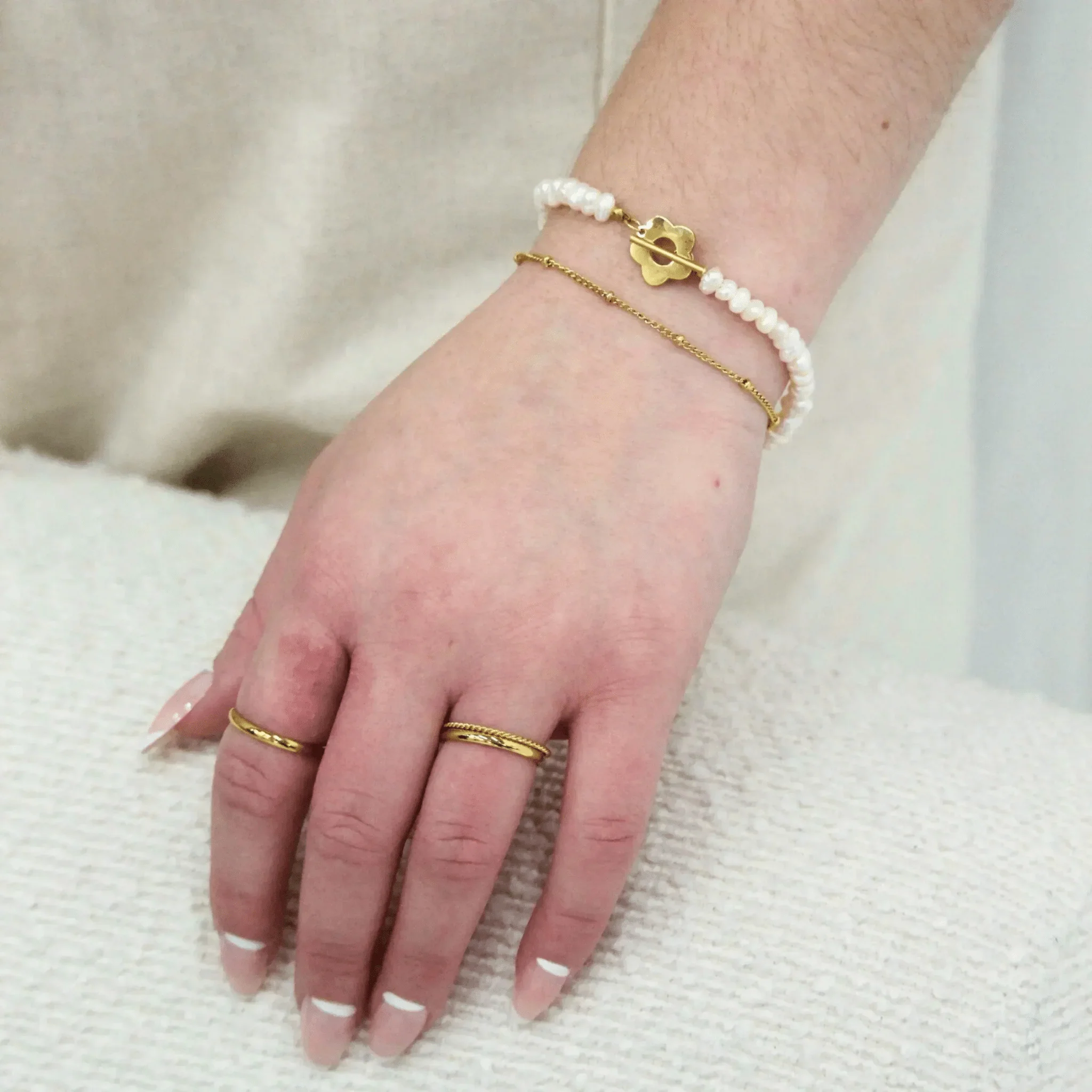 Daisy Pearl Bracelet - Image 2