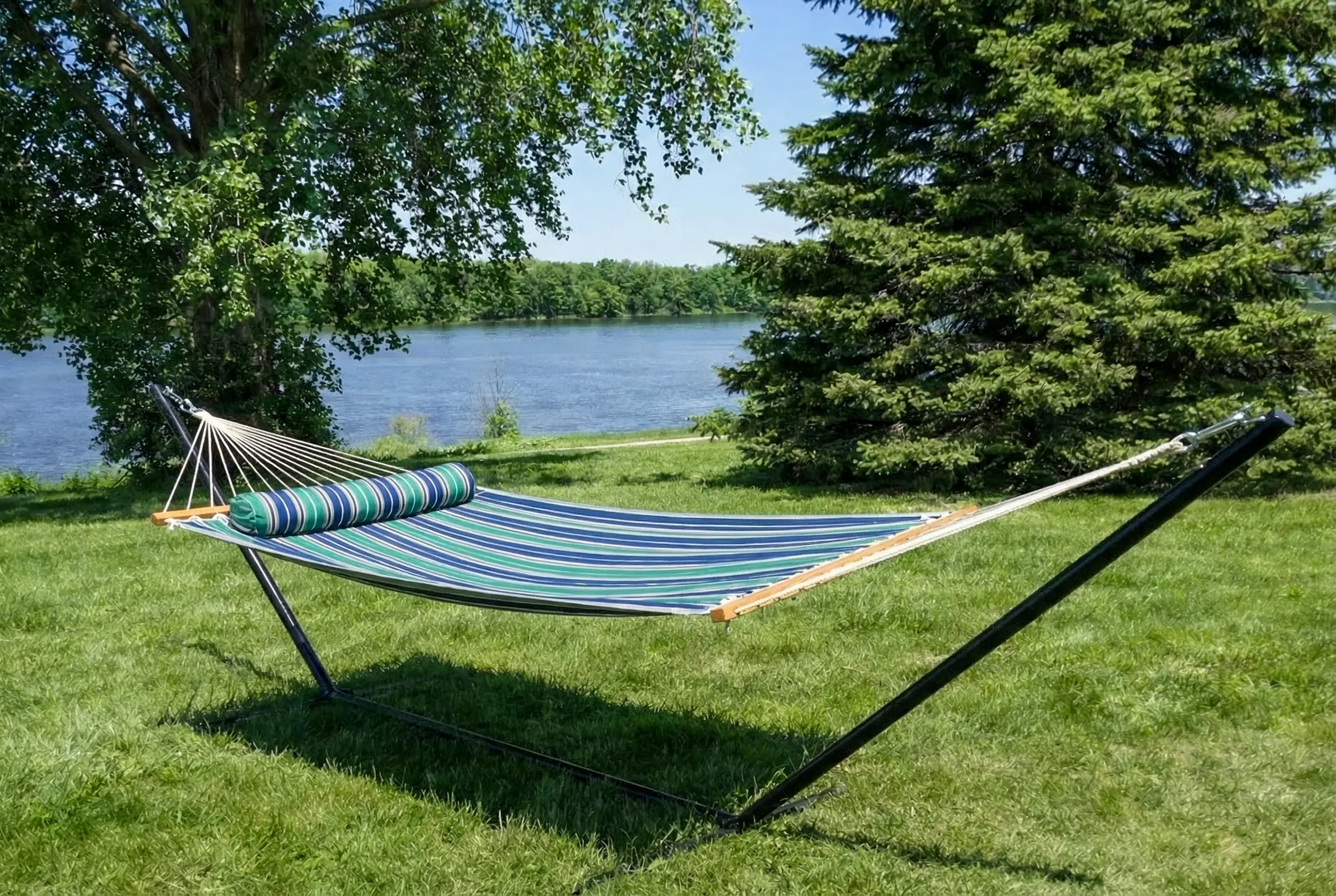 Deluxe Quilted Hammock with 3-Beam Stand - Image 20
