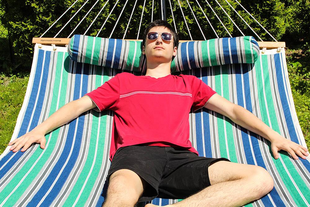 Deluxe Quilted Hammock with Wicker Stand - Image 6