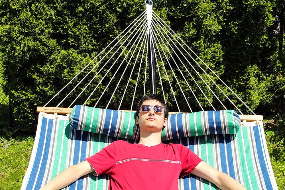 Deluxe Quilted Hammock with Wicker Stand - Image 8